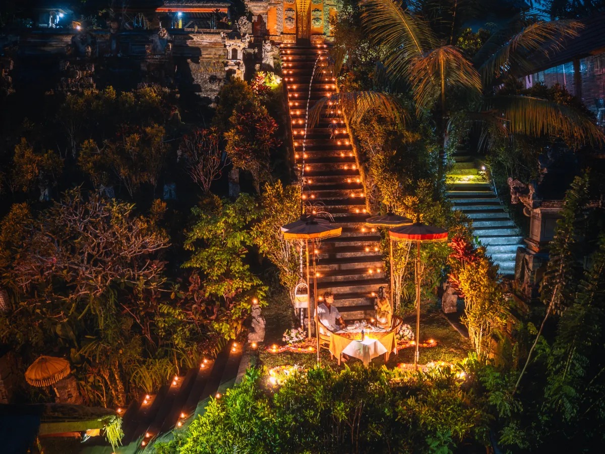 Romantic temple dinner