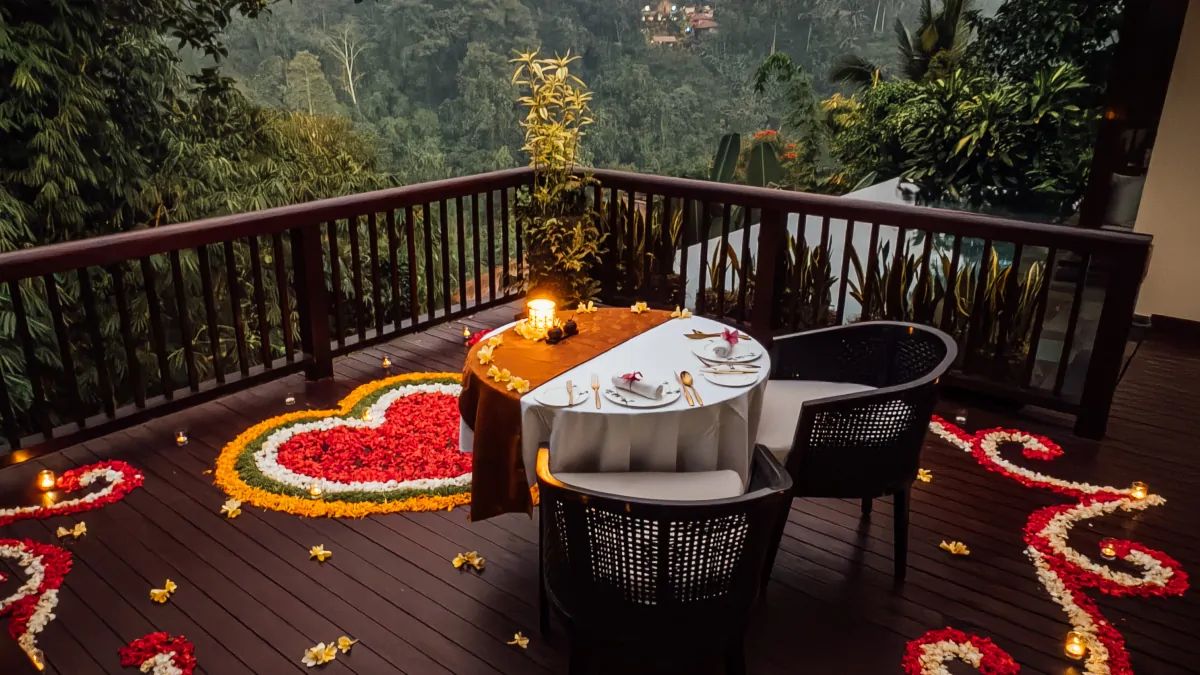 Romantic jungle-facing terrace dining setup at Hanging Gardens of Bali