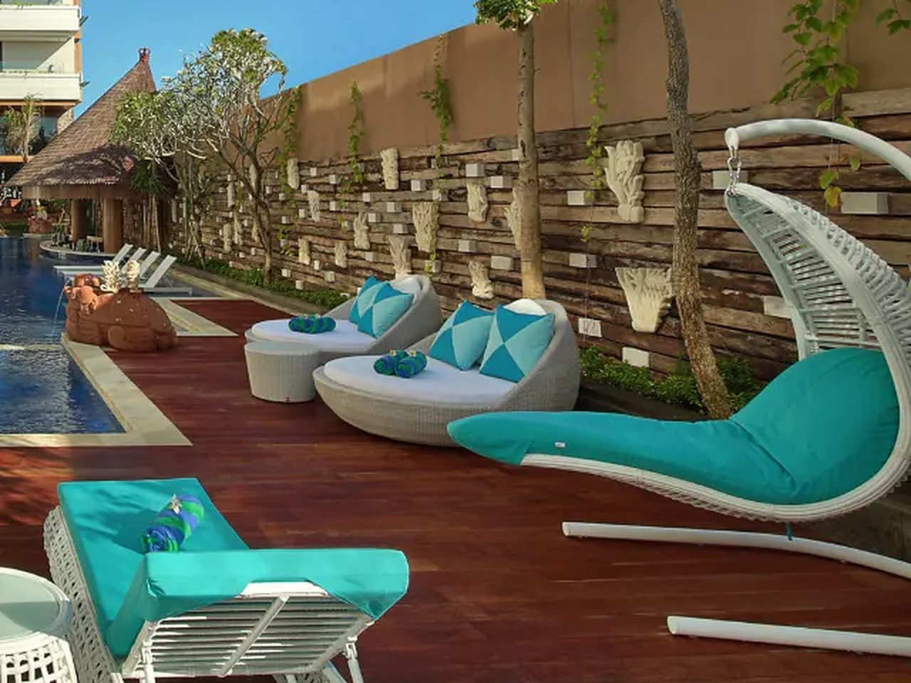 Pool & pool bar hanging chairs