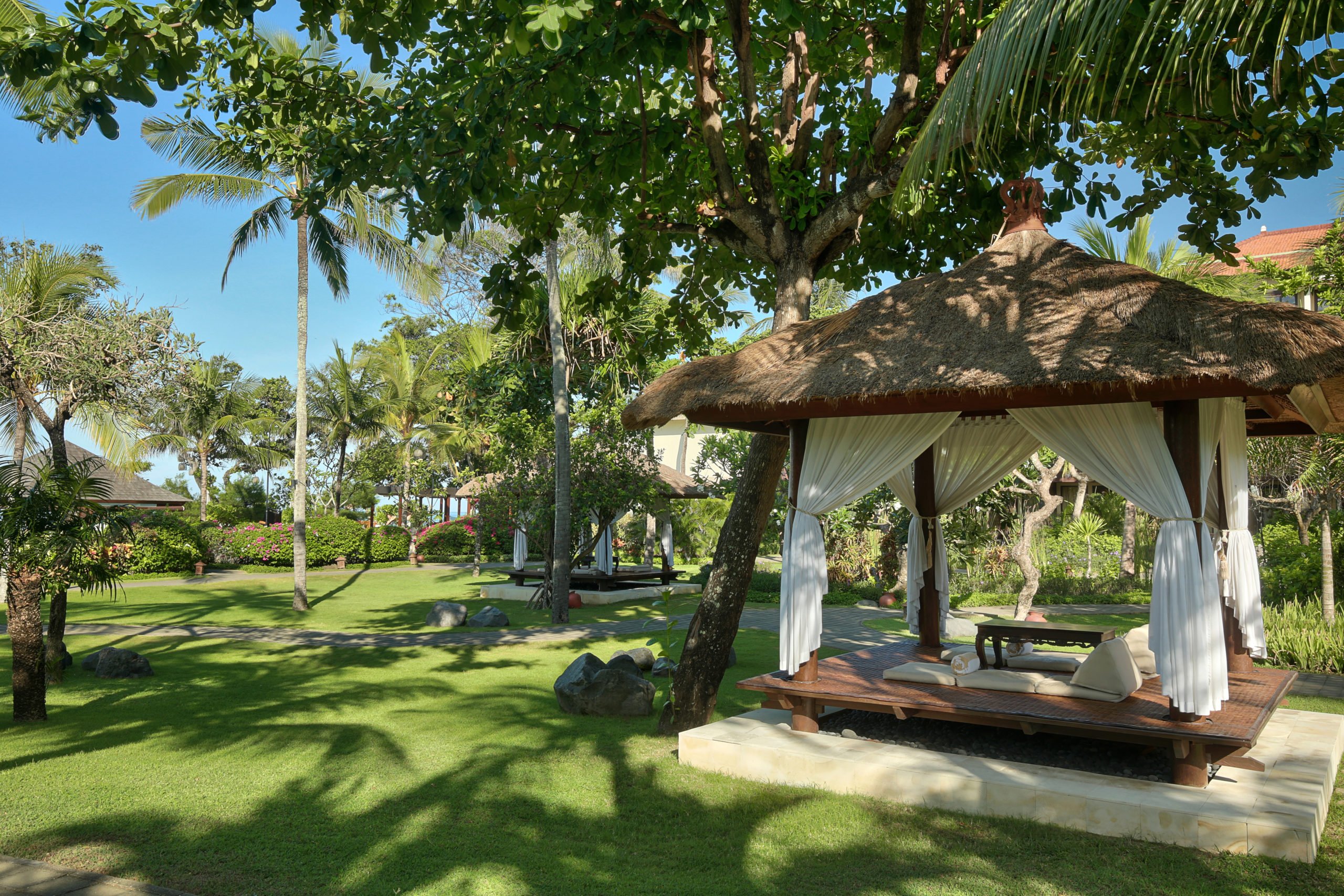 Infinity Beach Club — Taman tepi pantai