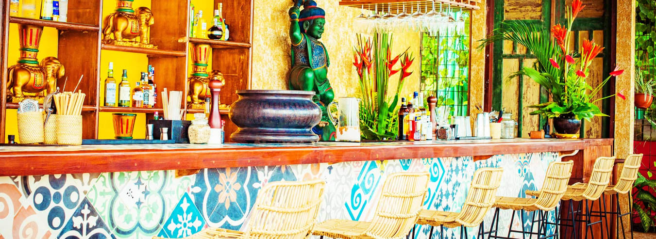 Ji Terrace by the Sea bar counter