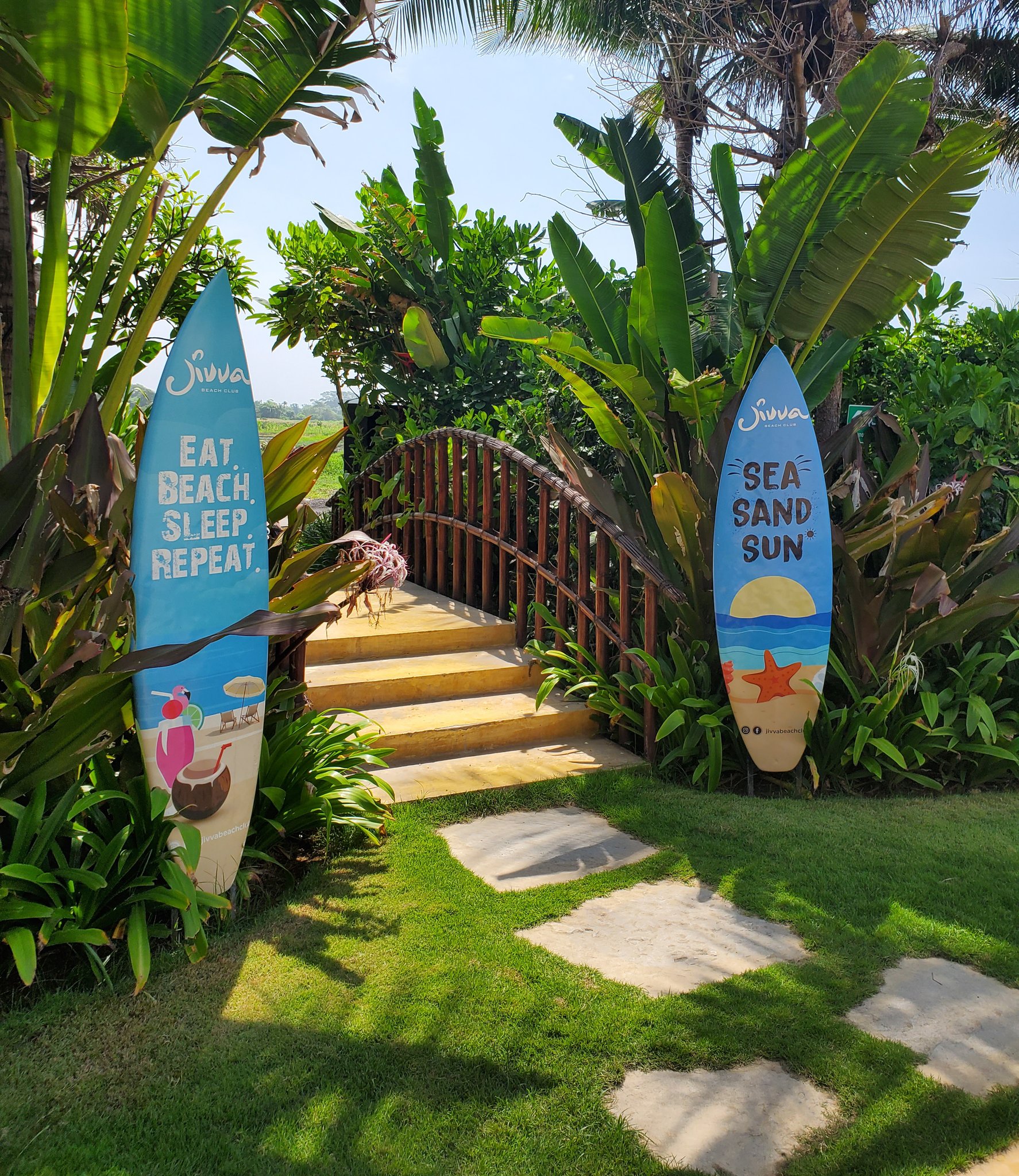 Jivva Beach Club — Entrance to the beach club
