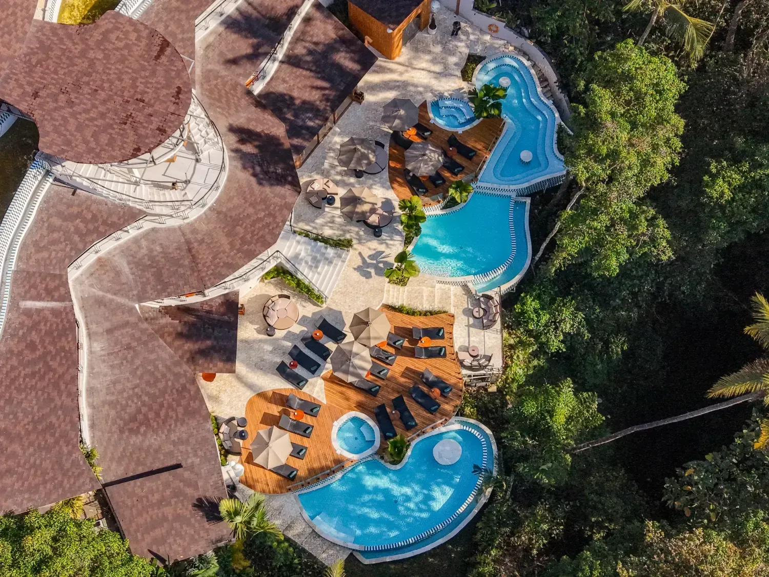 Dek kolam dan area air