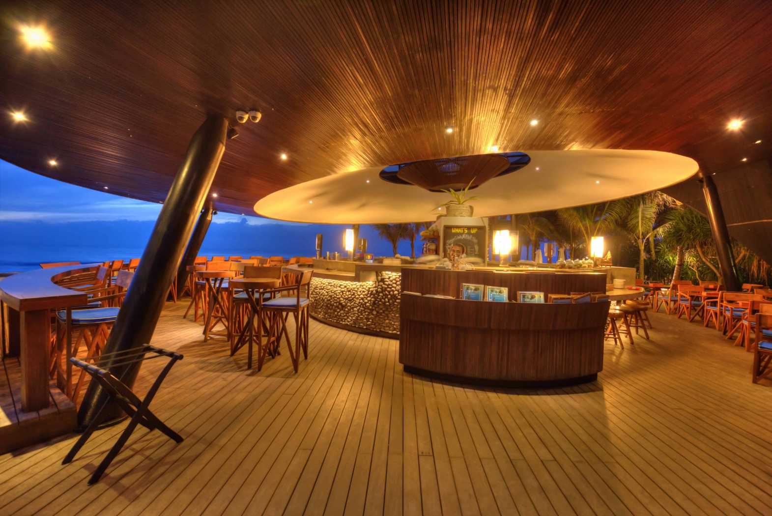 Komune Beach Club Keramas — Circular bar by night