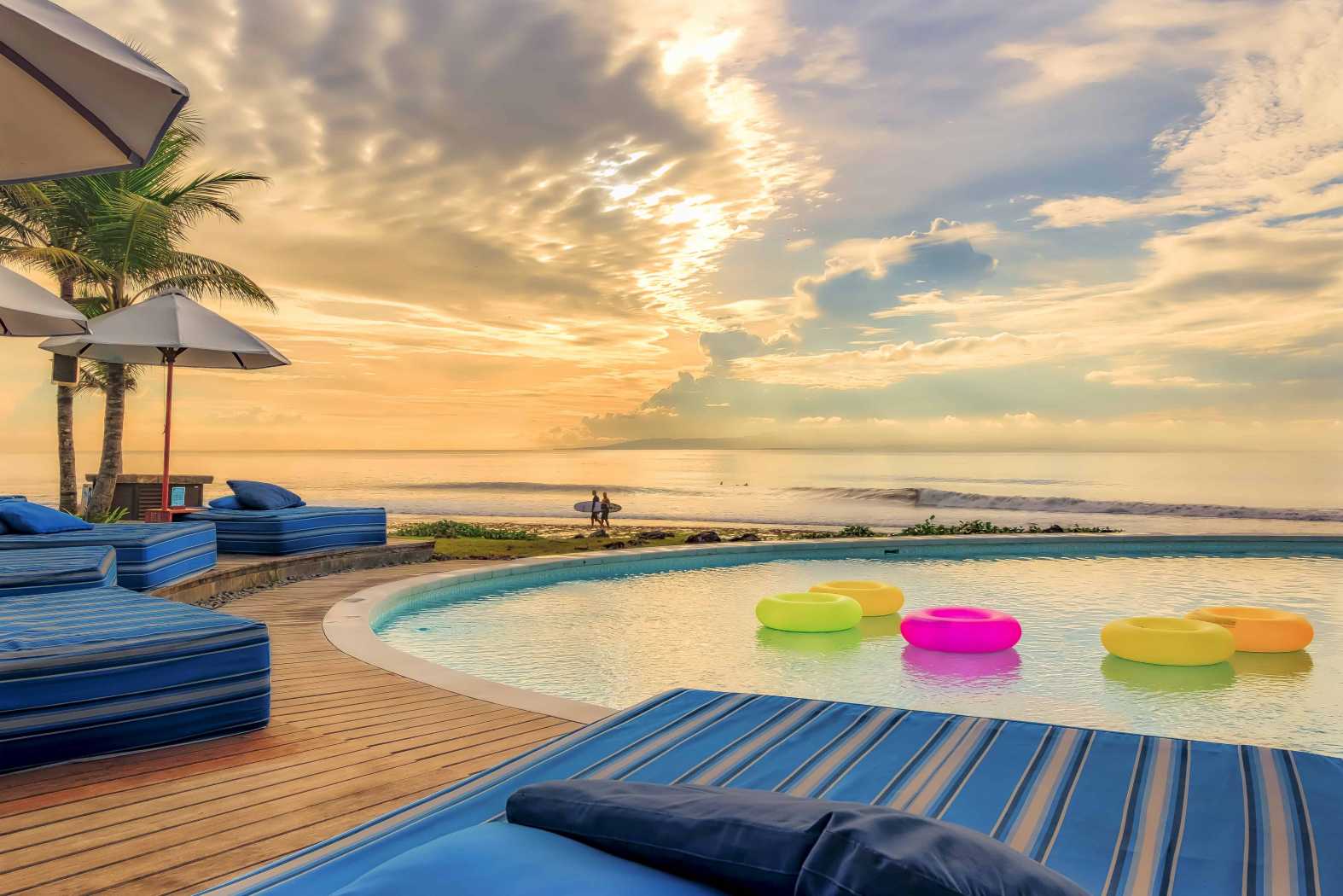 Komune Beach Club Keramas — Circular seaside pool