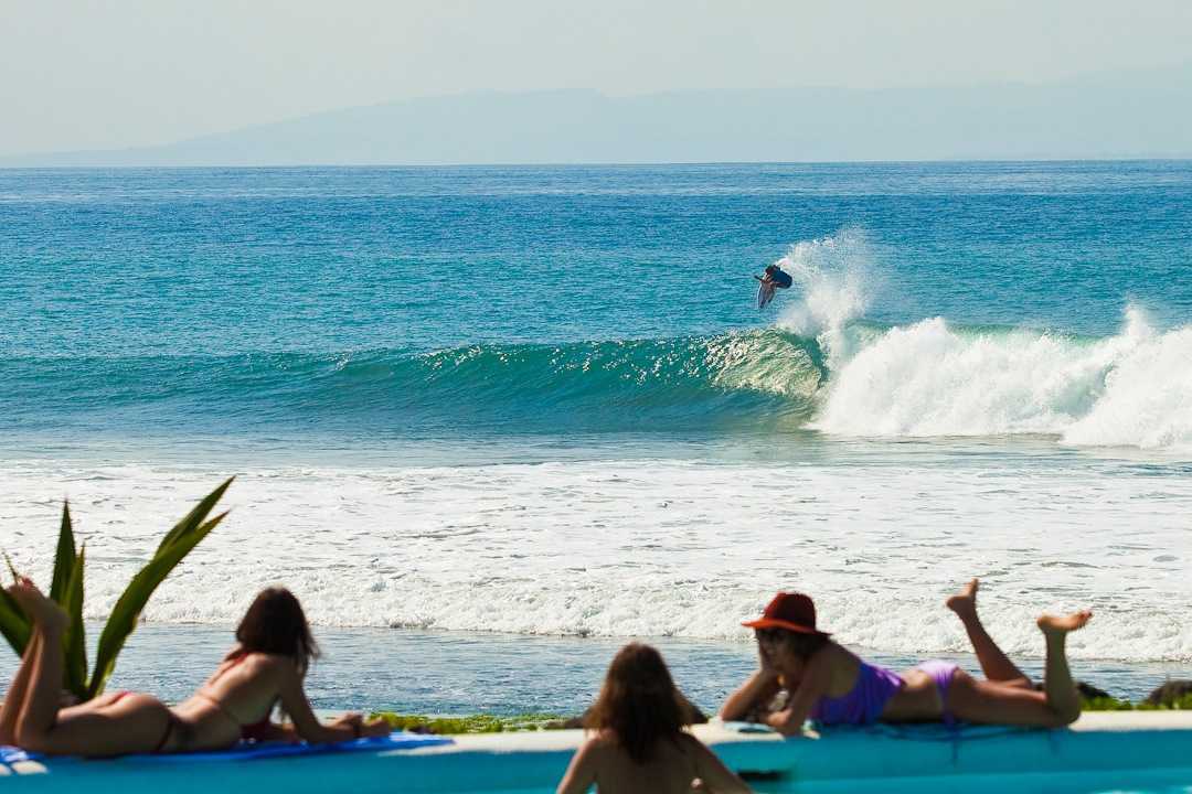 Komune Beach Club Keramas — Waves viewed from the pool