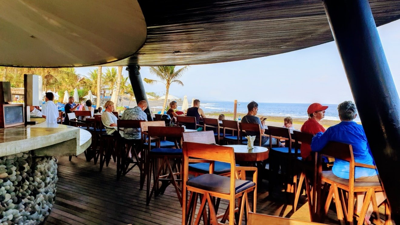 Happy Hour Beach Club