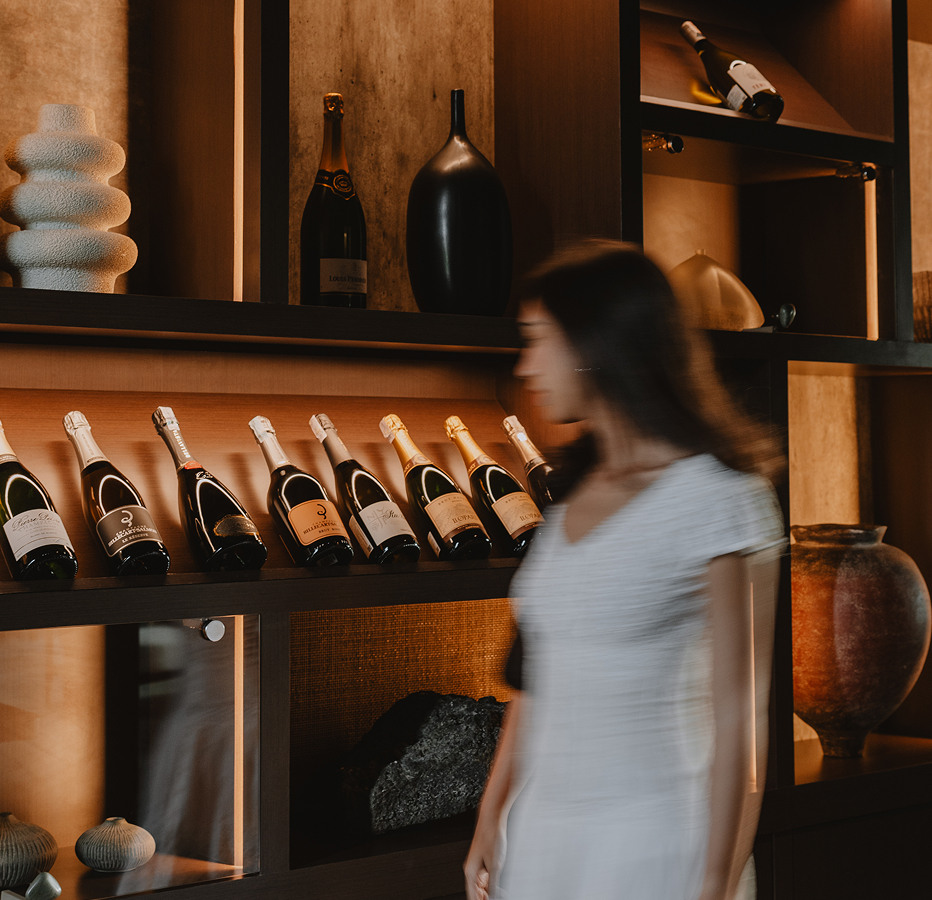 KORO Bali — Ruang pajangan dan layanan wine