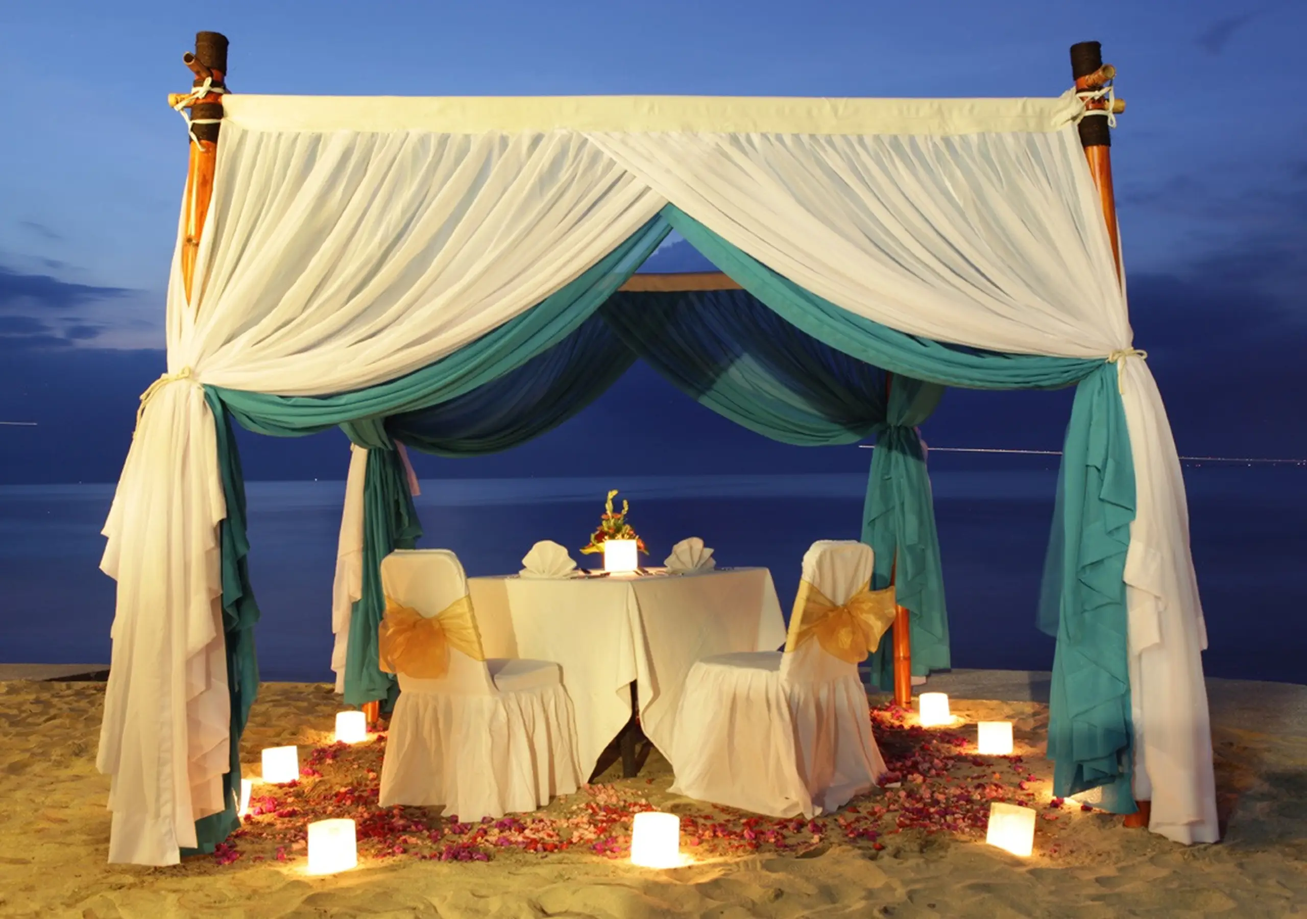 Romantic Dinner Beach Setup
