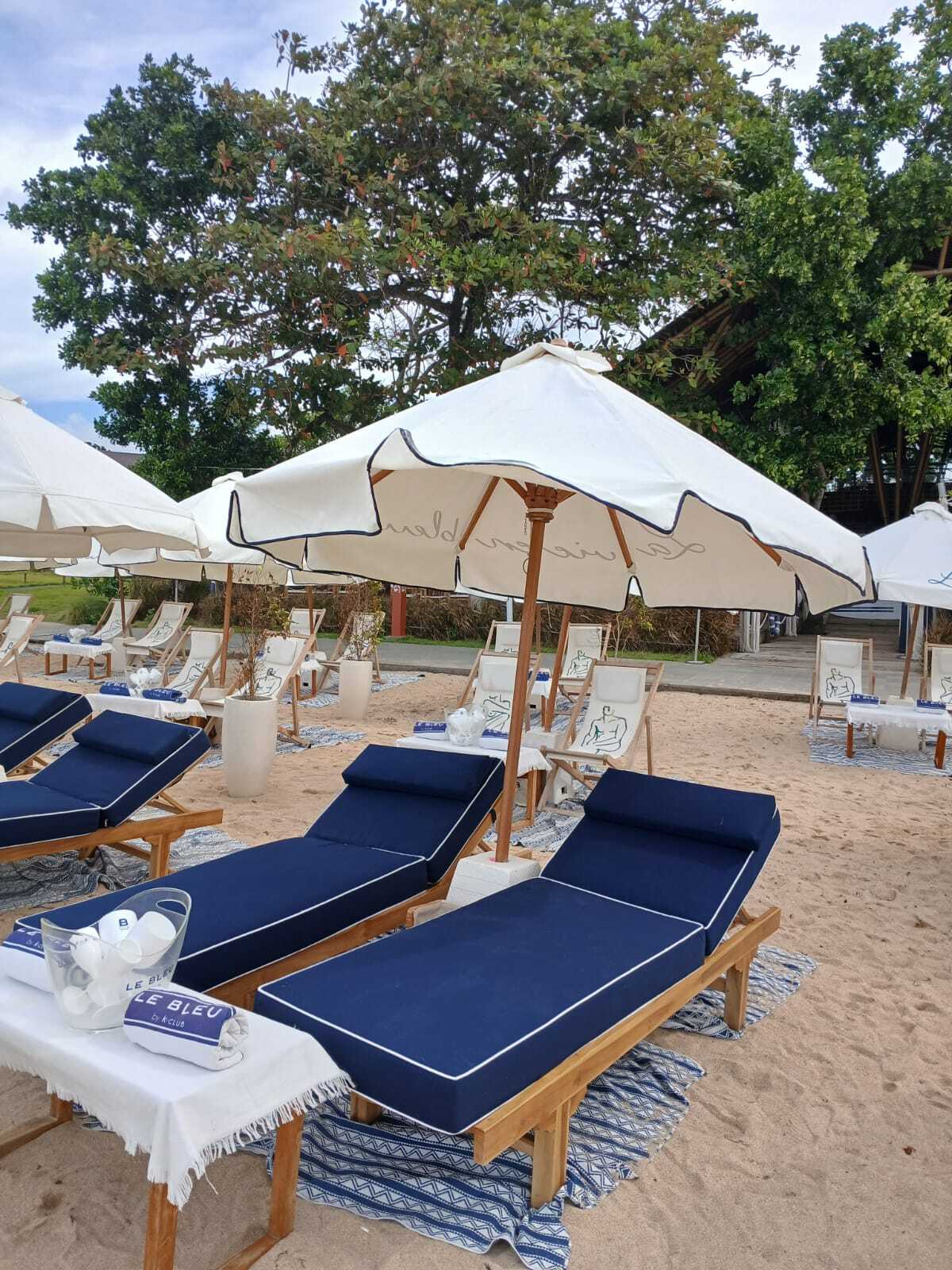 Sunbed (Beach)