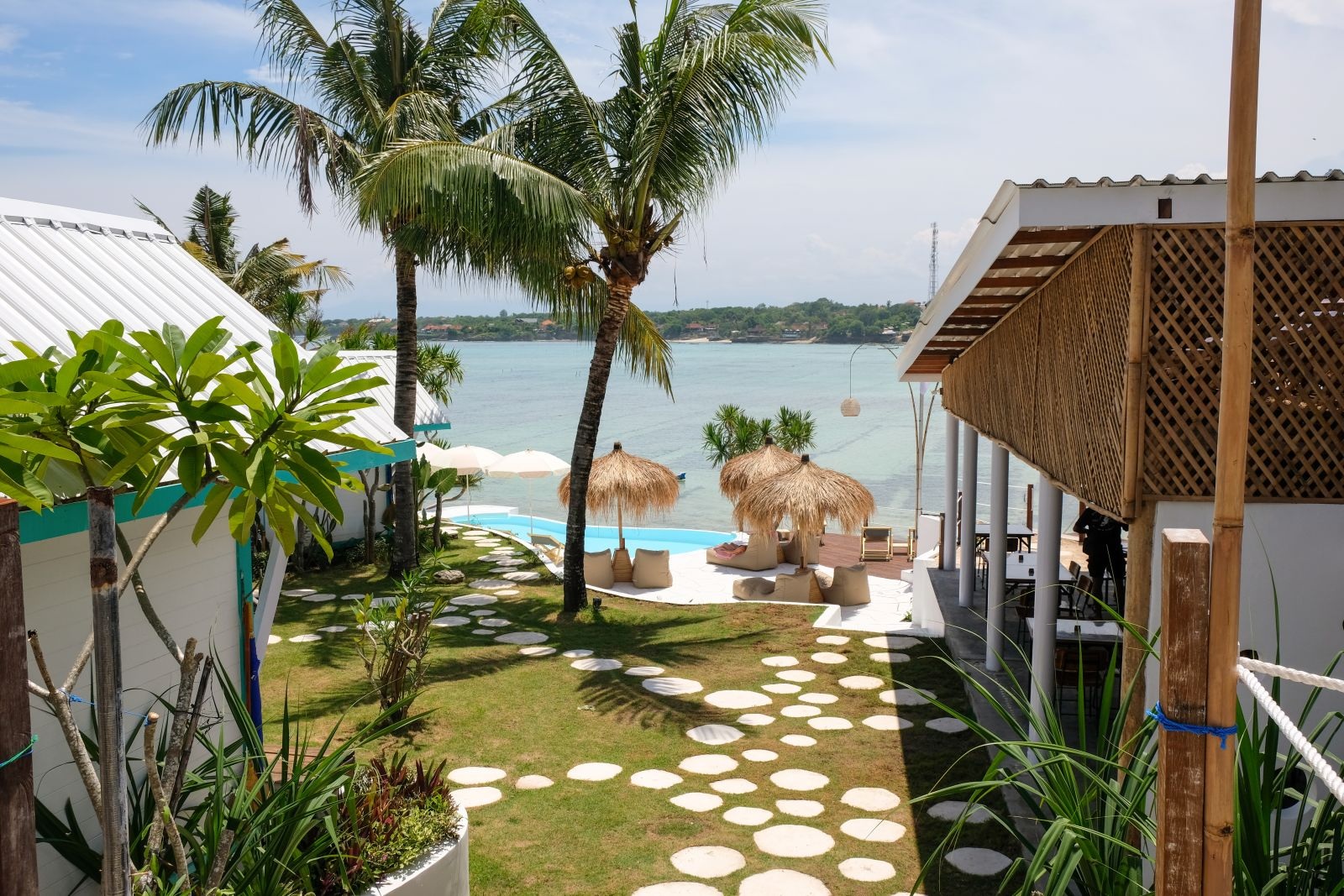Garden path towards the pool