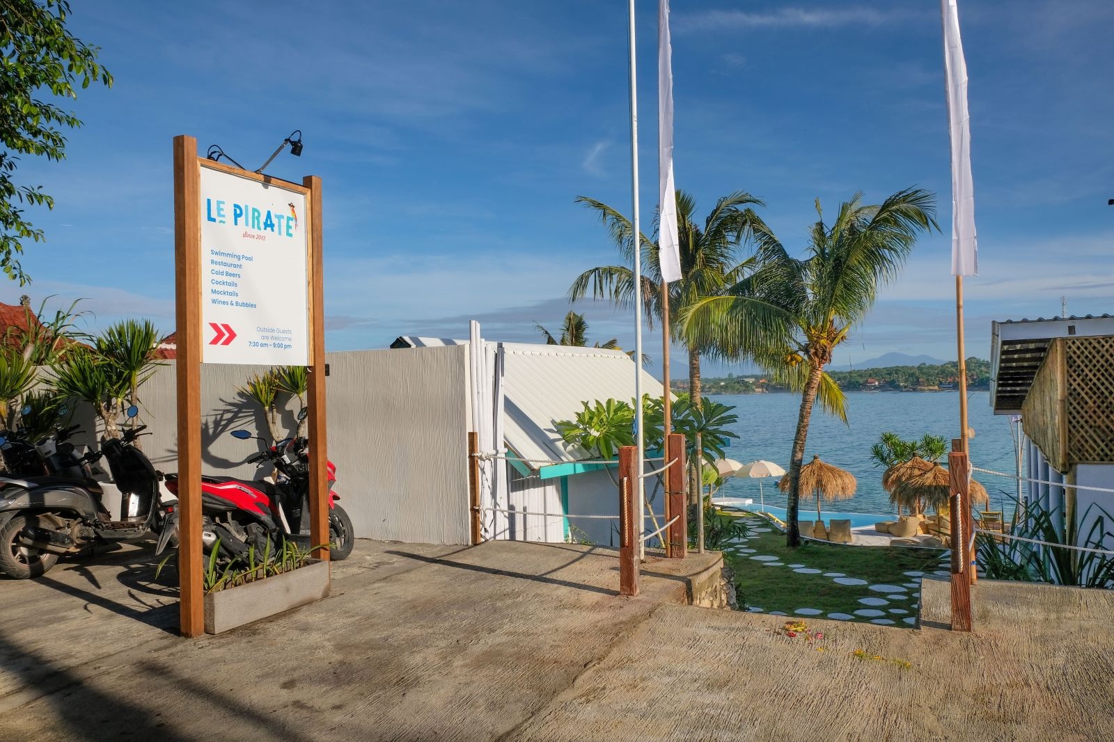 Le Pirate entrance sign