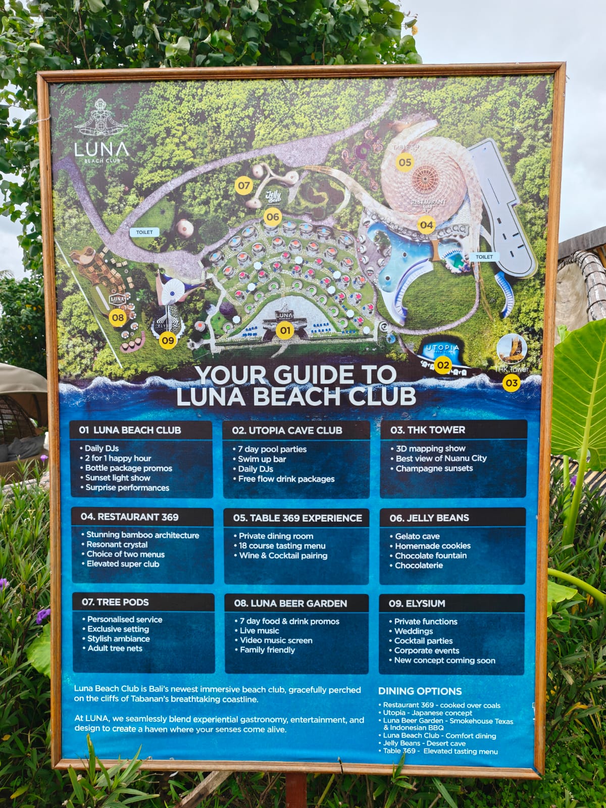 Pintu masuk Luna Beach Club