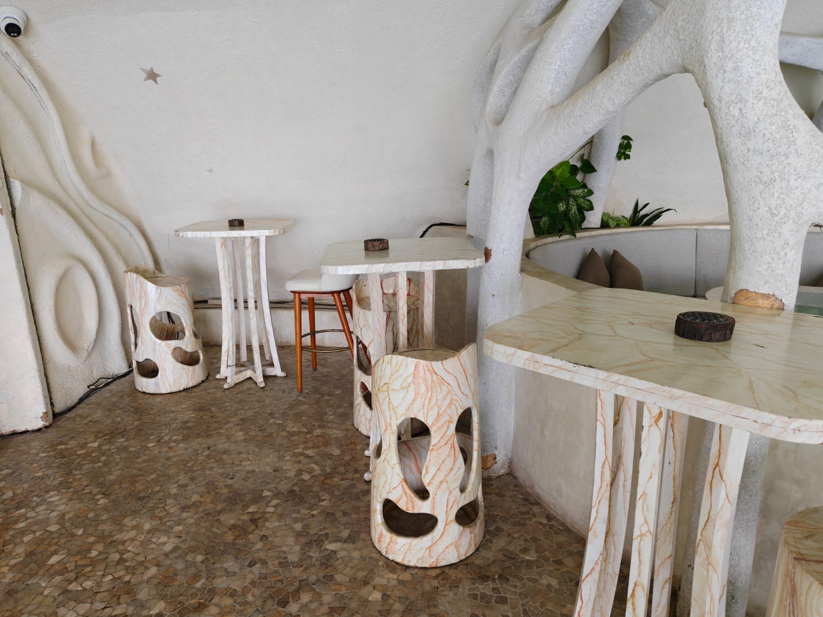 Utopia High Table
