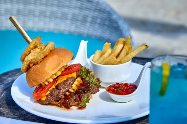 ビーフ・チキンバーガー
