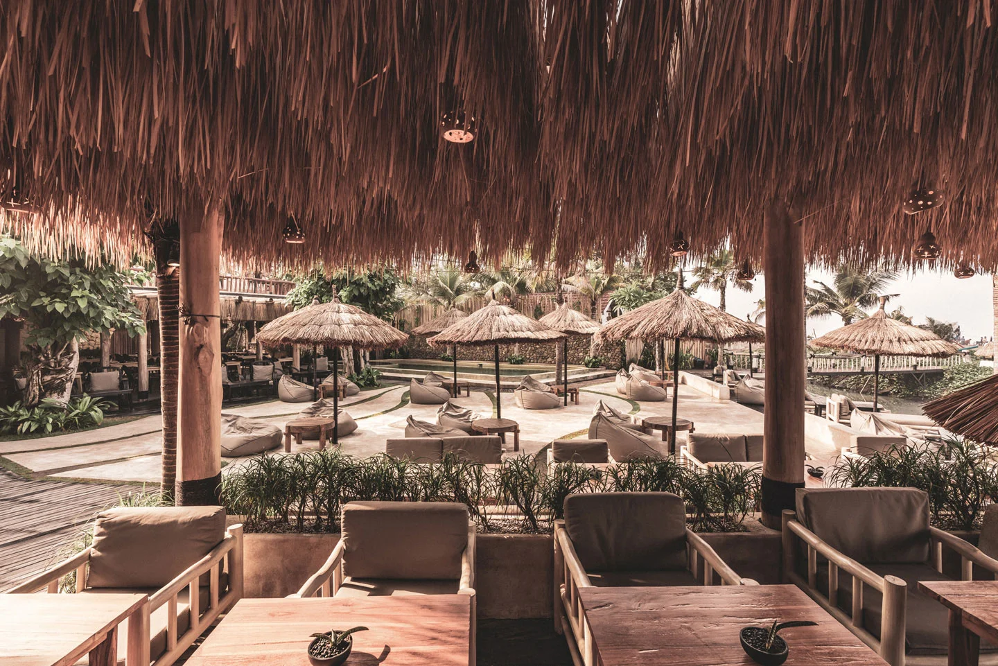 Open lounge facing the sea