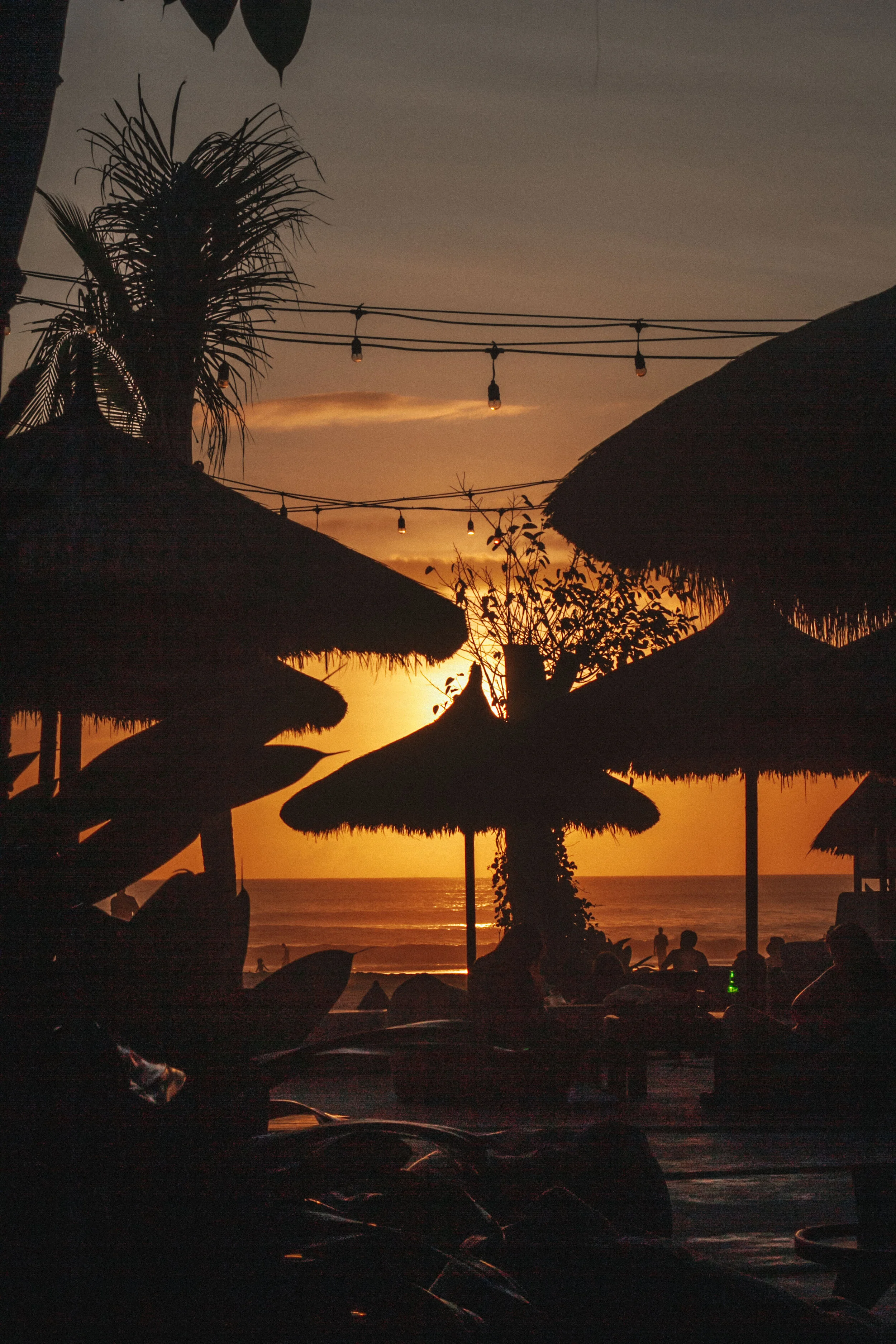 Mano Beach House — Building and sky at dusk