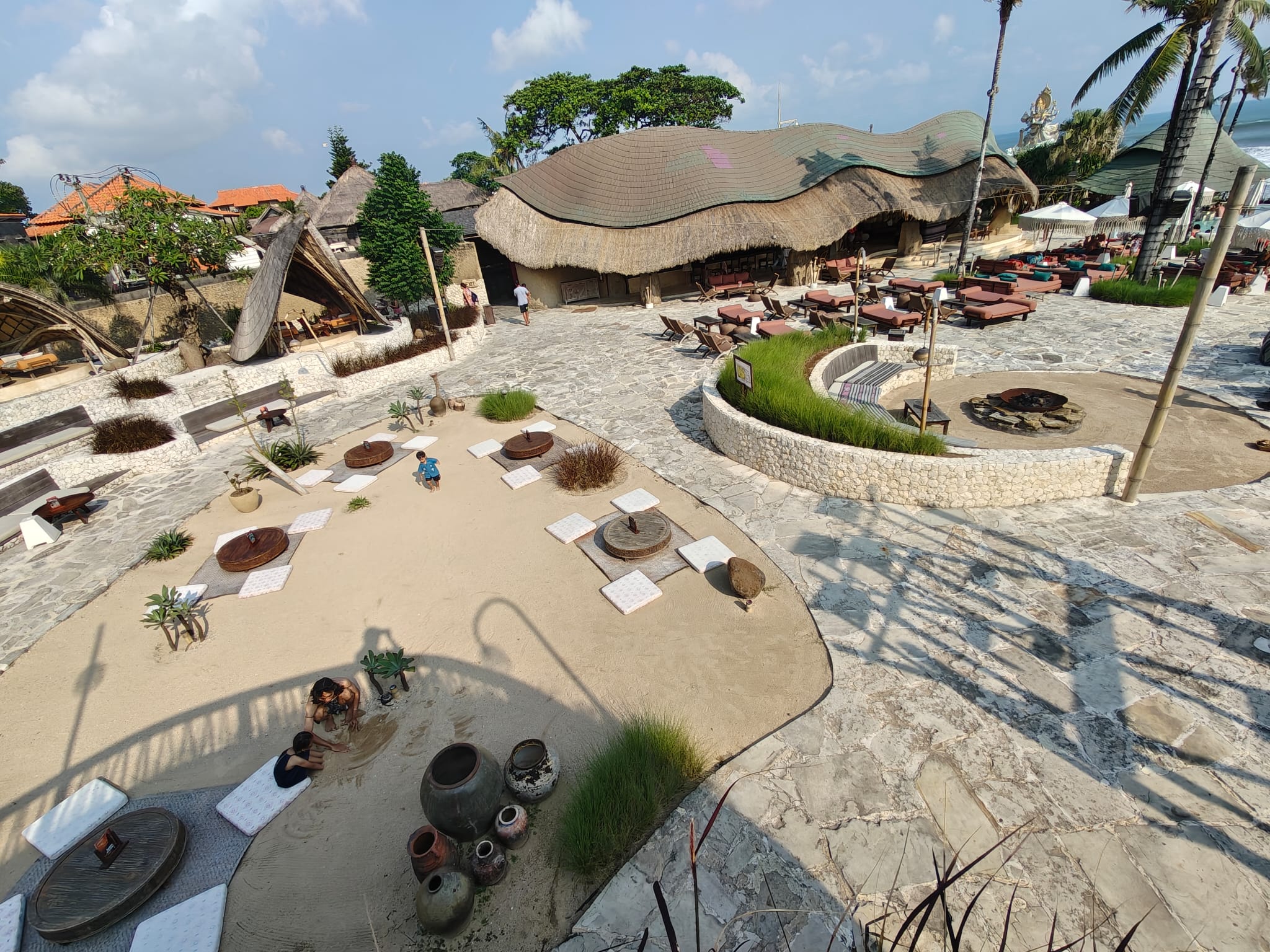 Mari Beach Club — Suasana tempat