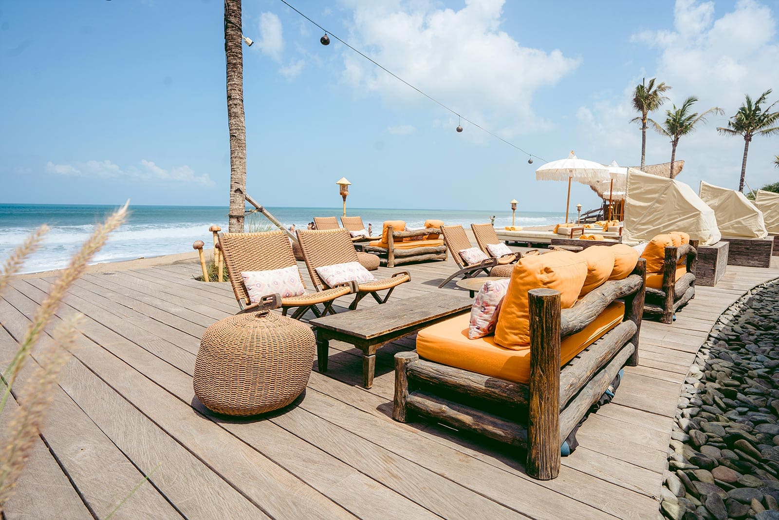 Time-of-day atmosphere at Mari Beach Club.