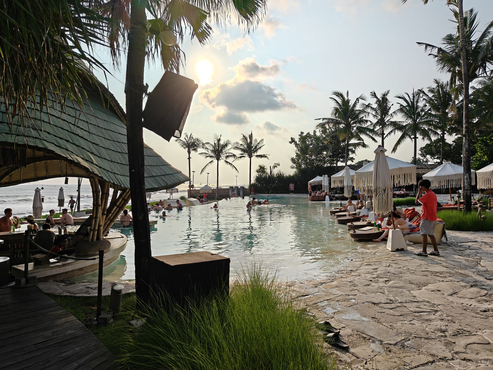 Mari Beach Club pool day