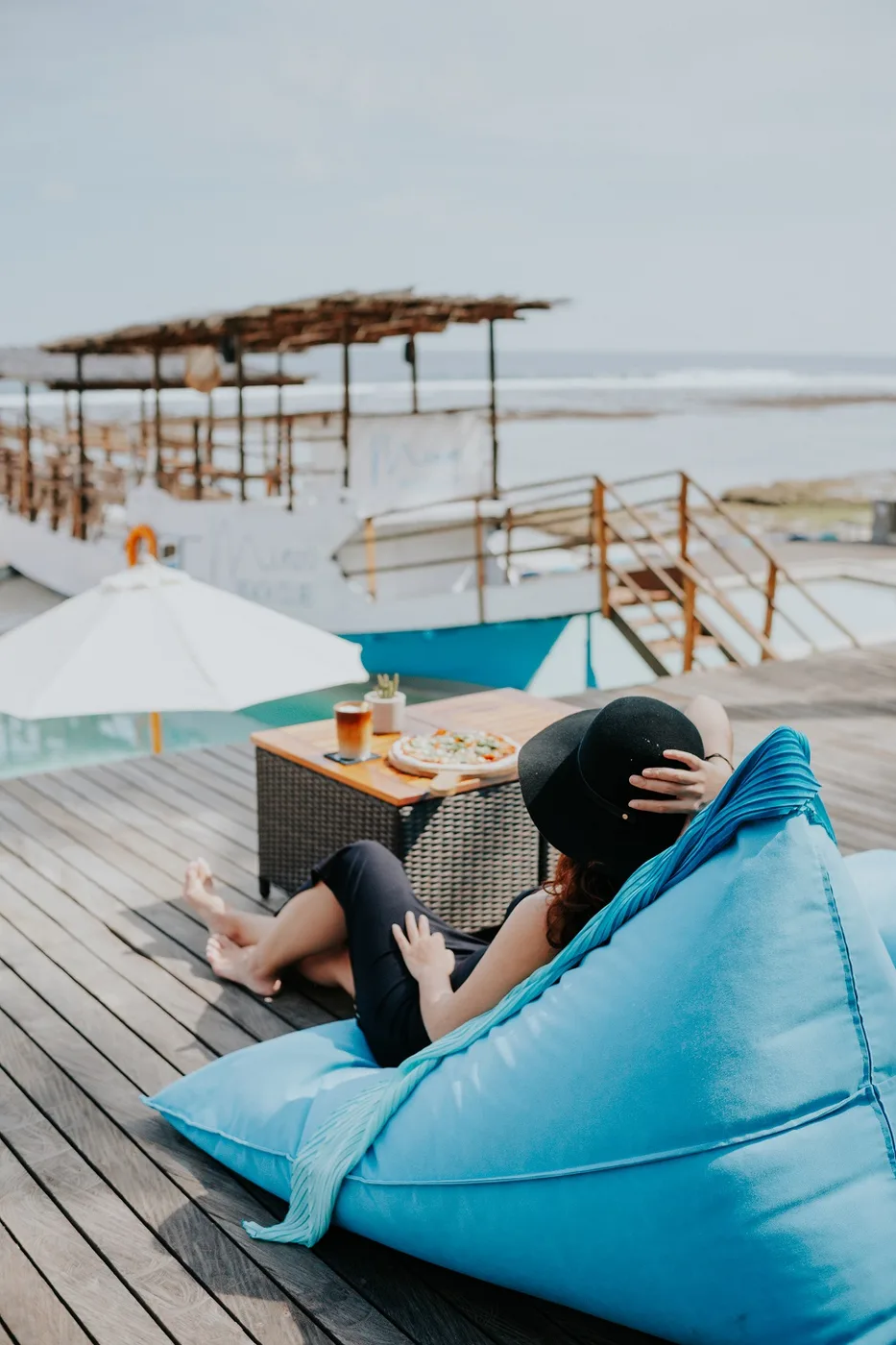 Minoo Beach Club — Venue atmosphere