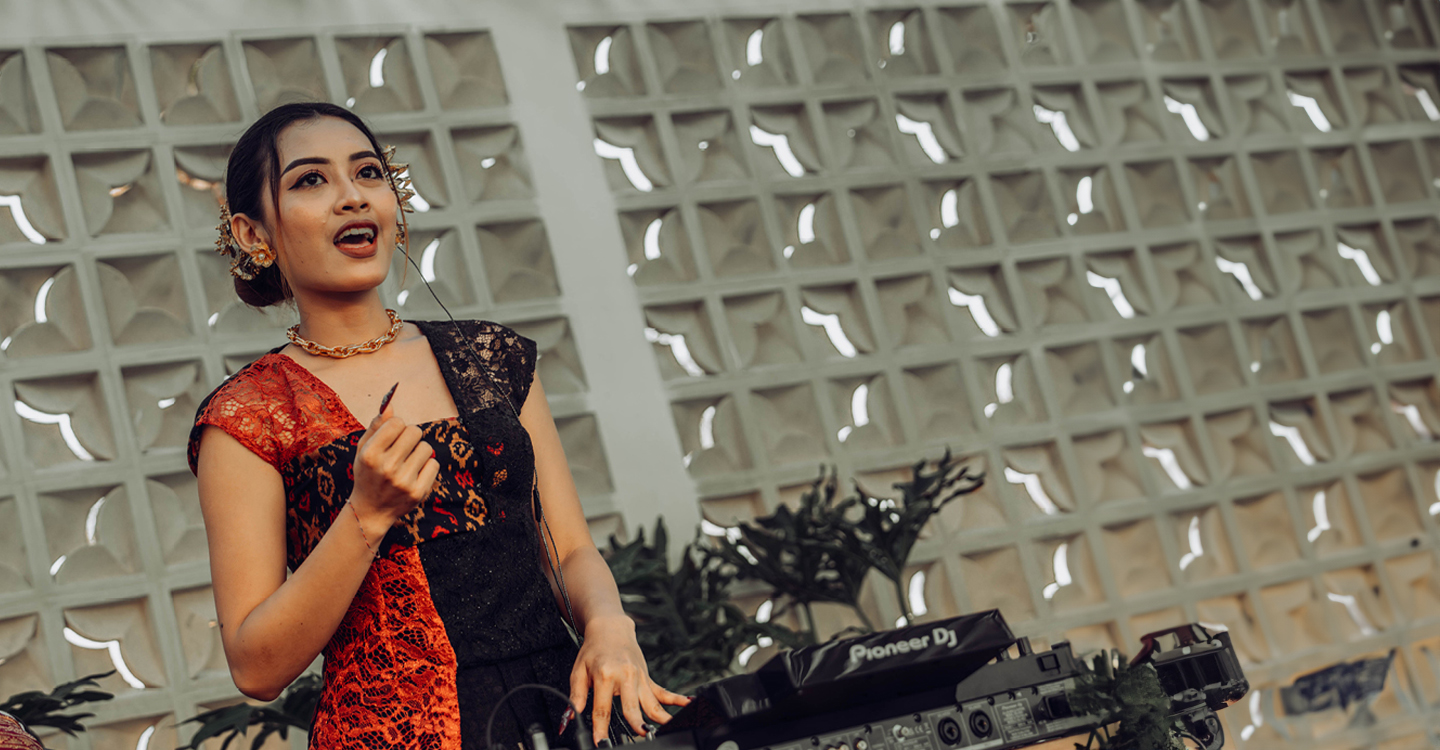 DJ Performance Akhir Pekan