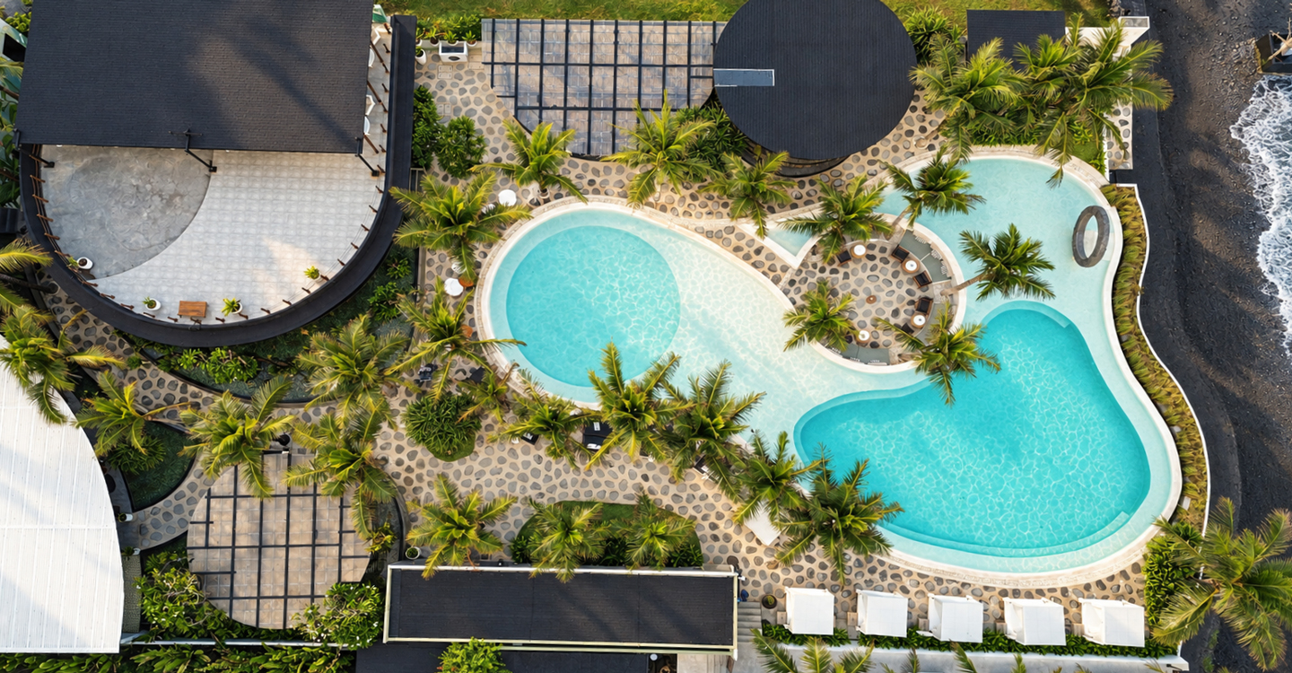 Moonstone Beach Lounge — Pemandangan kolam dan lounge