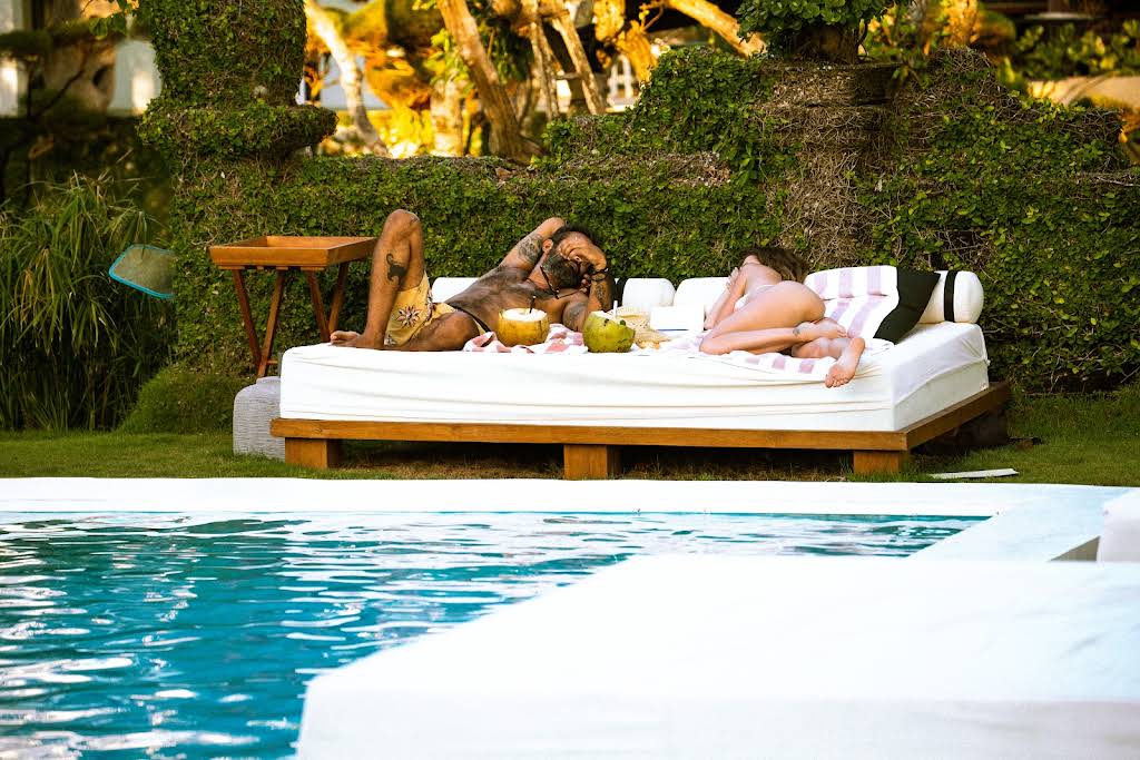 Daybed Tepi Kolam
