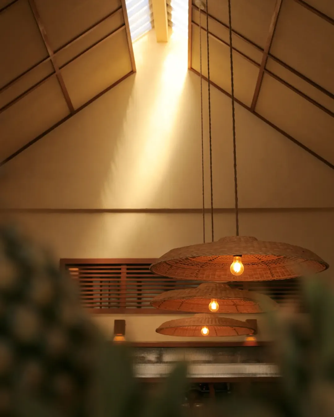 Cahaya Siang melalui Skylight