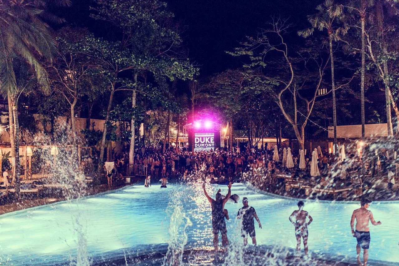 Pool party malam di Mrs Sippy Bali