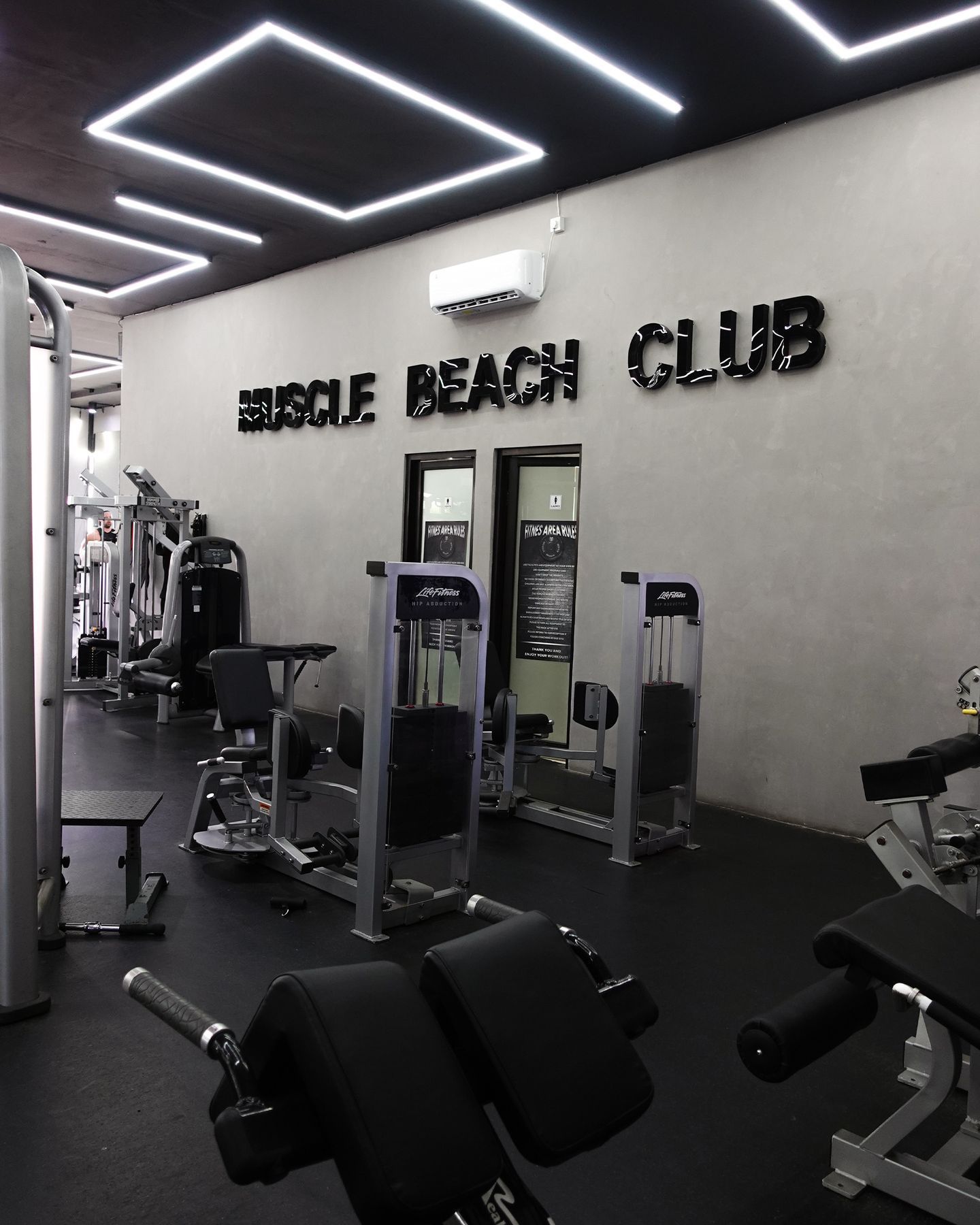 Muscle Beach Club