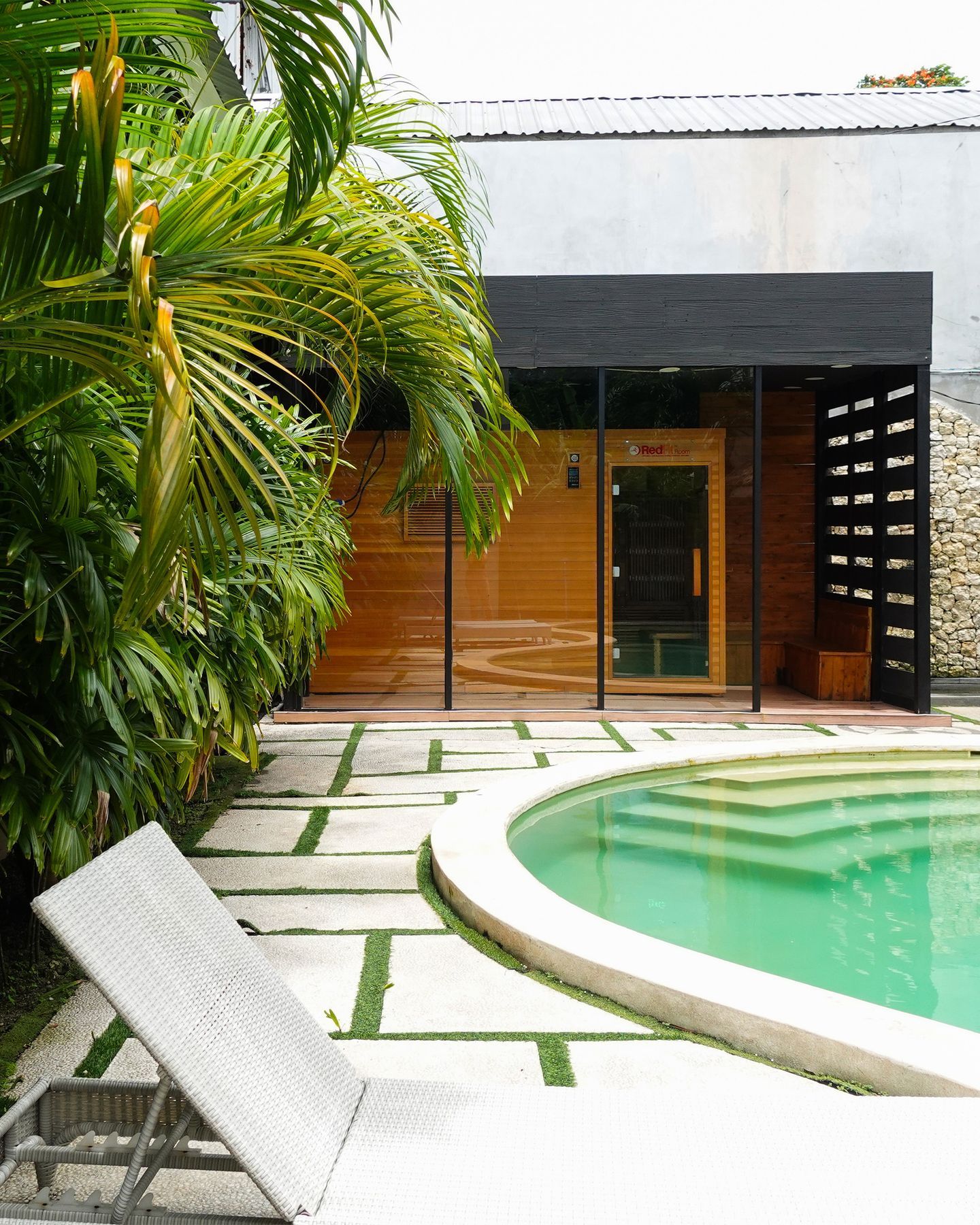 Poolside Reclining Loungers