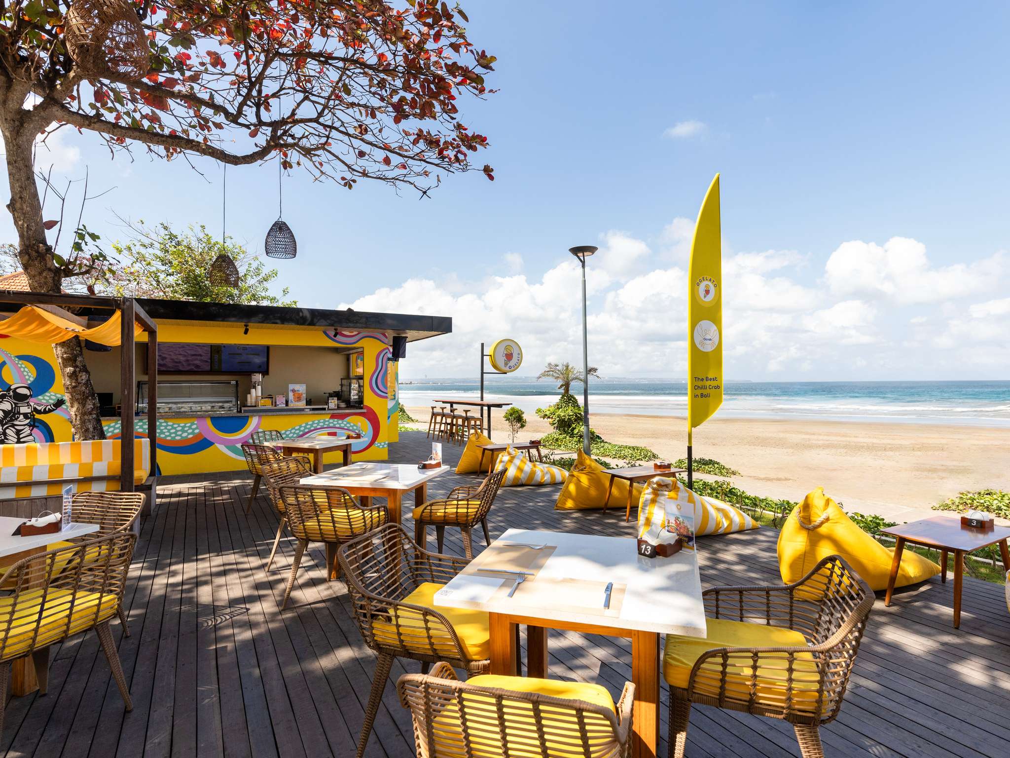 Meja Dek Pantai