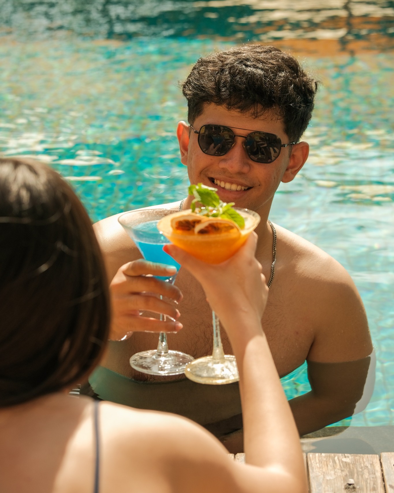 Minuman di Kolam