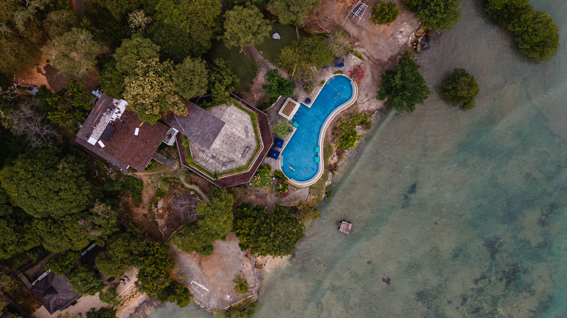 Octagonal building and pool layout