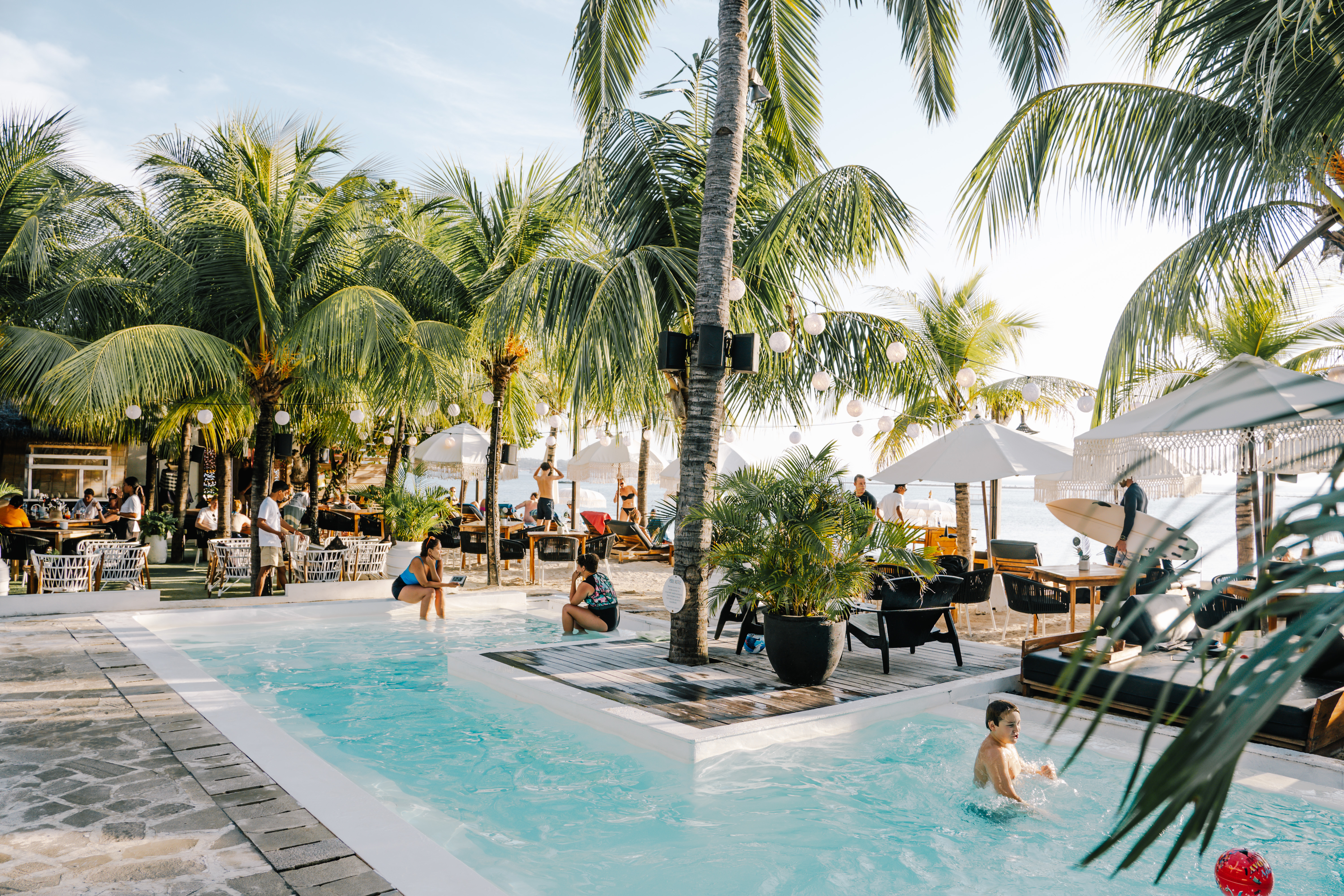 Ohana's Beach Club — Daytime pool scene