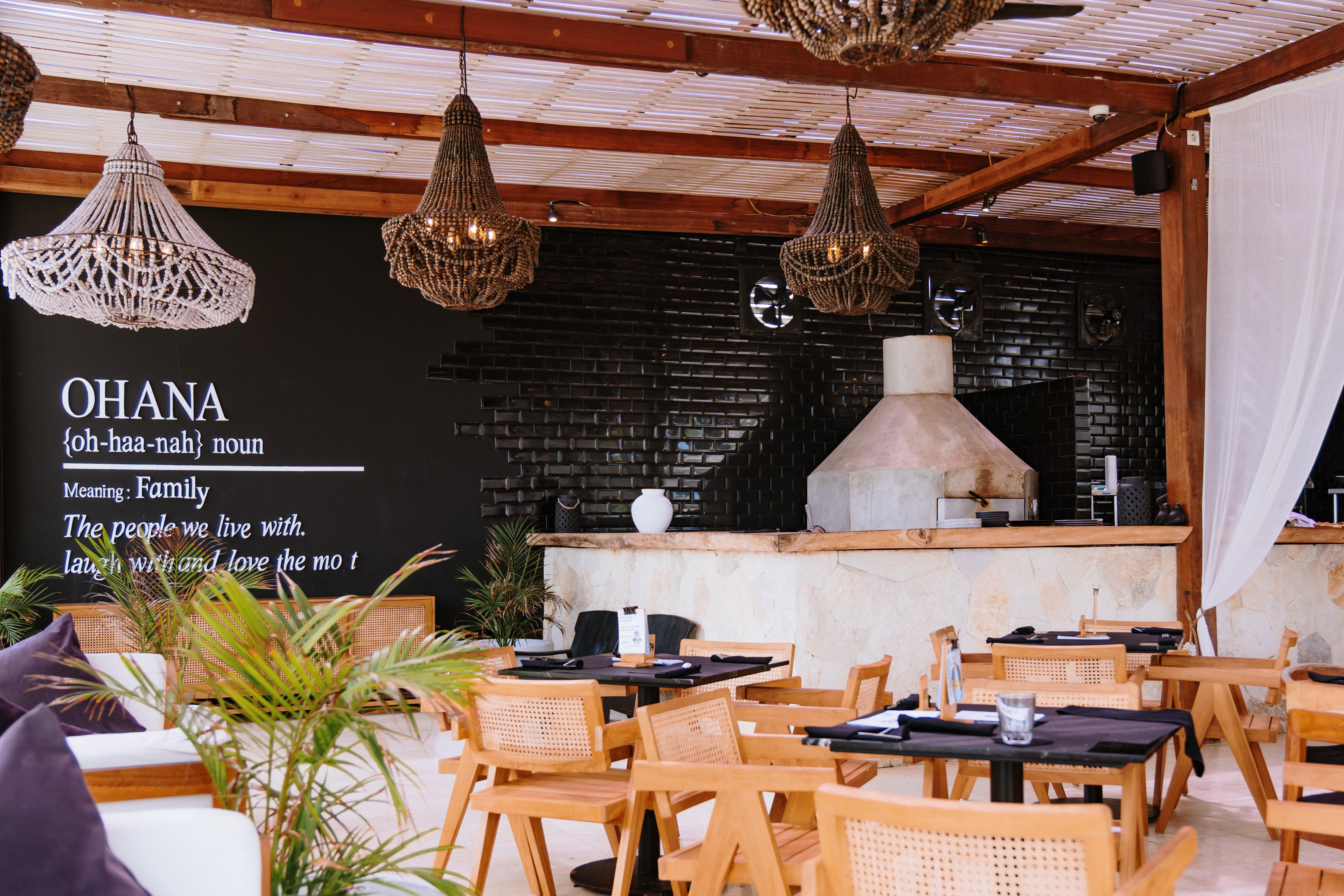 Ohana's Beach Club — Venue atmosphere
