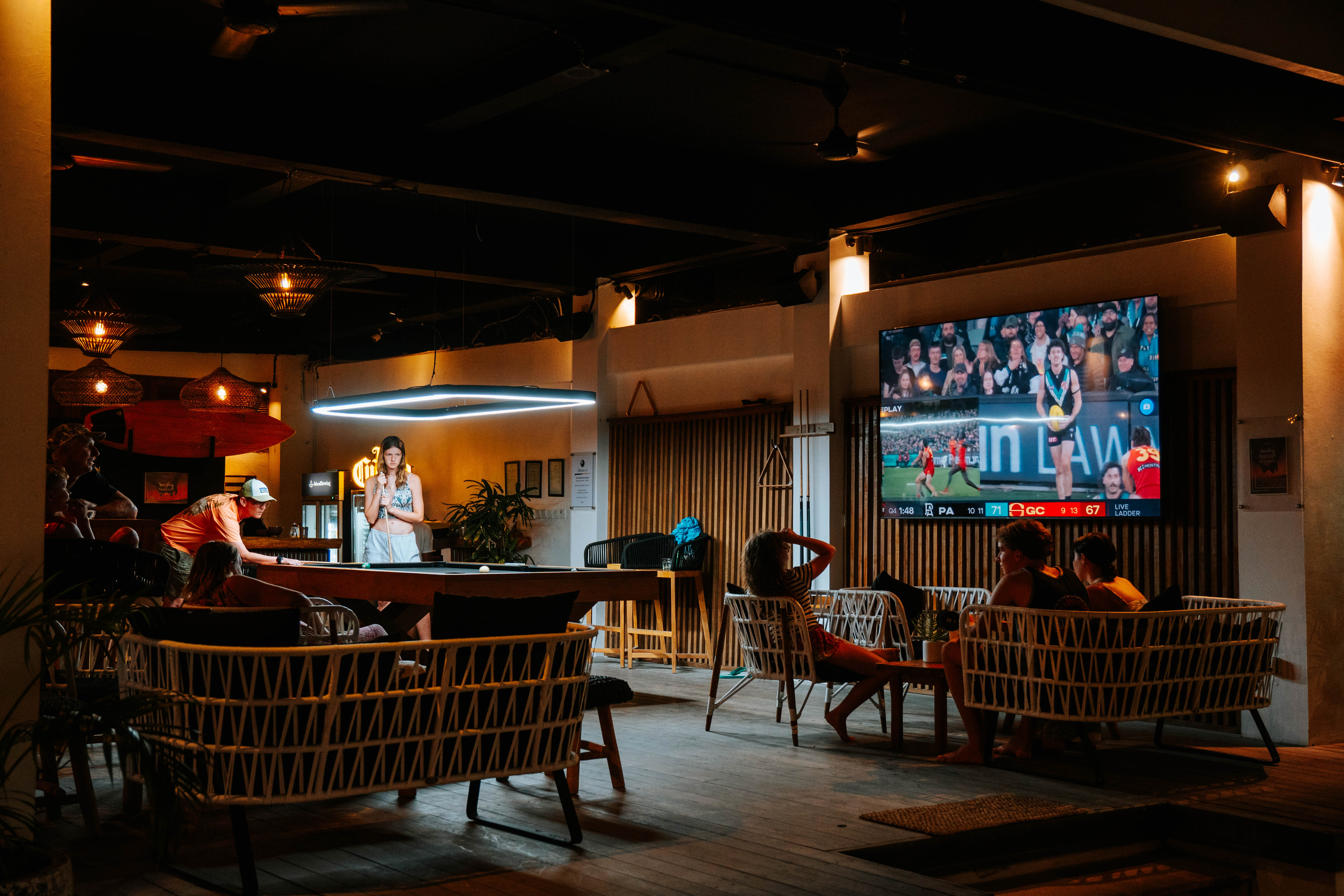 Ohana's Beach Club — Venue atmosphere at different times