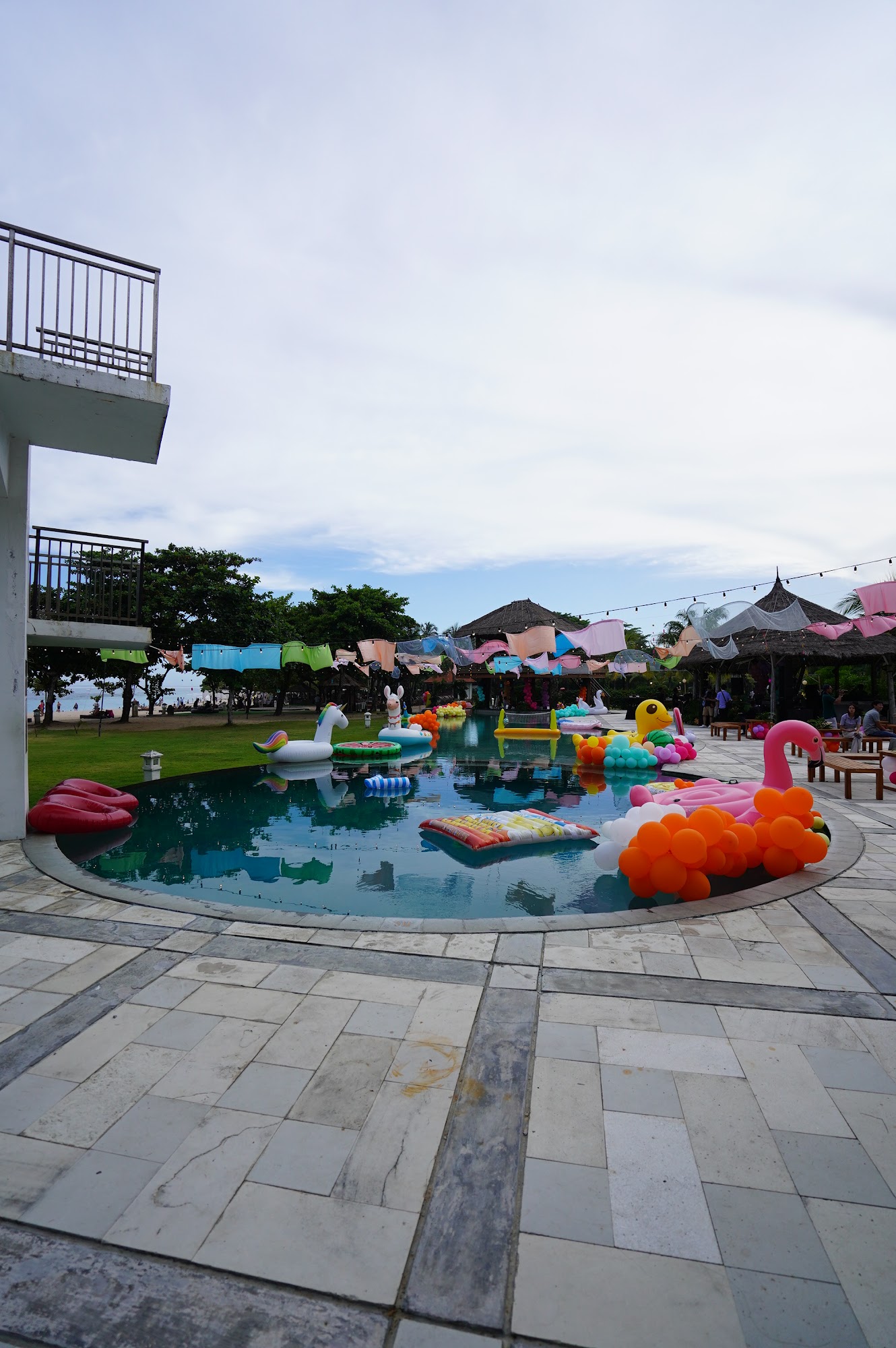 Pelampung dan kolam saat acara