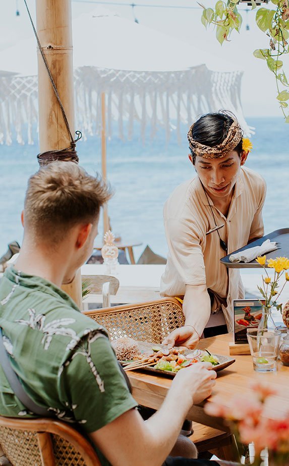Penida Colada Beach Bar — Daytime seafront dining