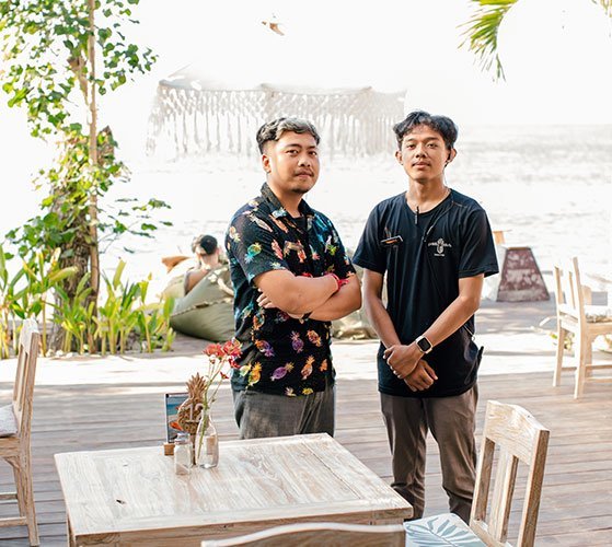 Penida Colada Beach Bar — Beachfront dining scene