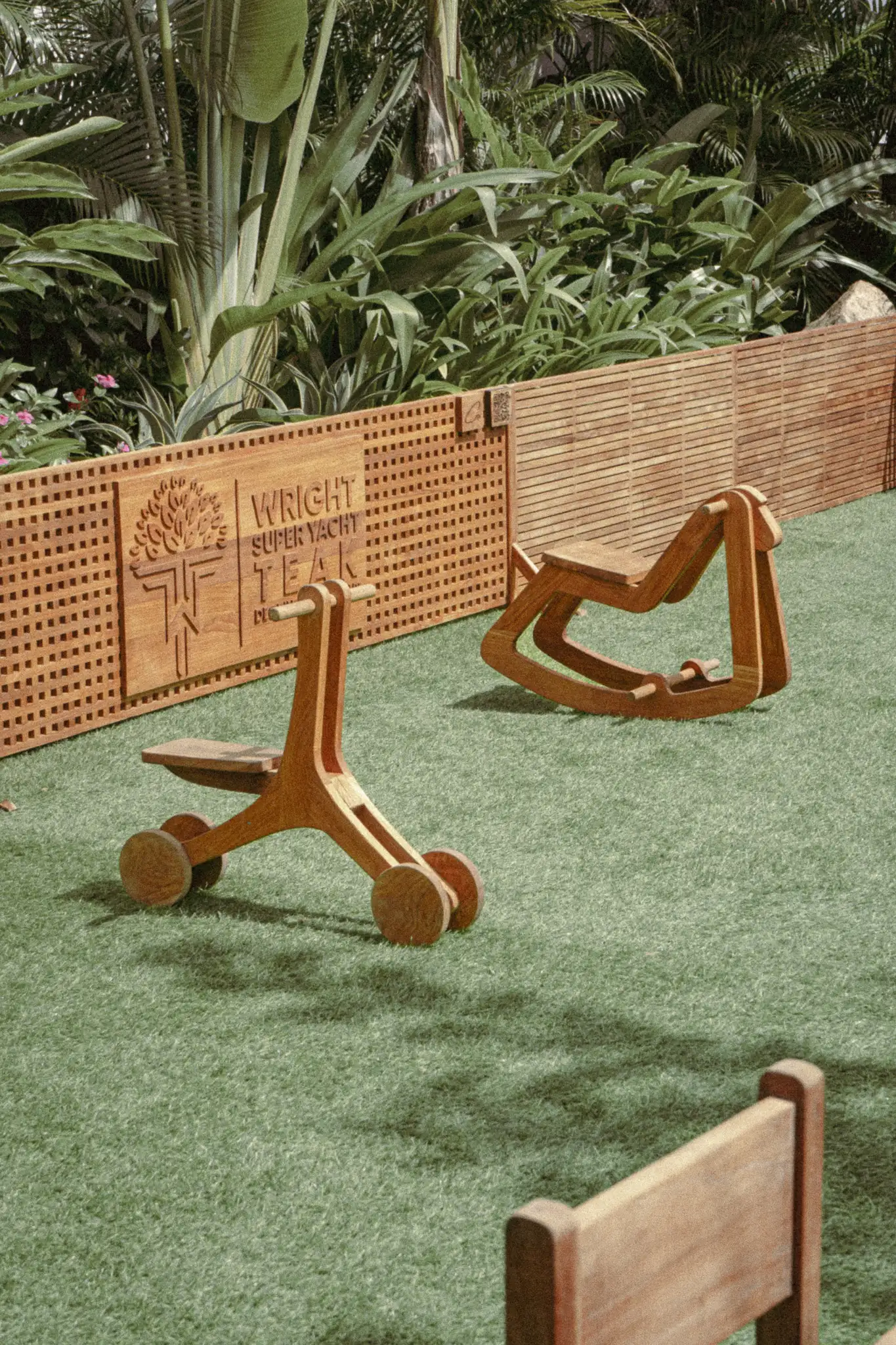 Area game sisi garden di Pigstone Taphouse Bali