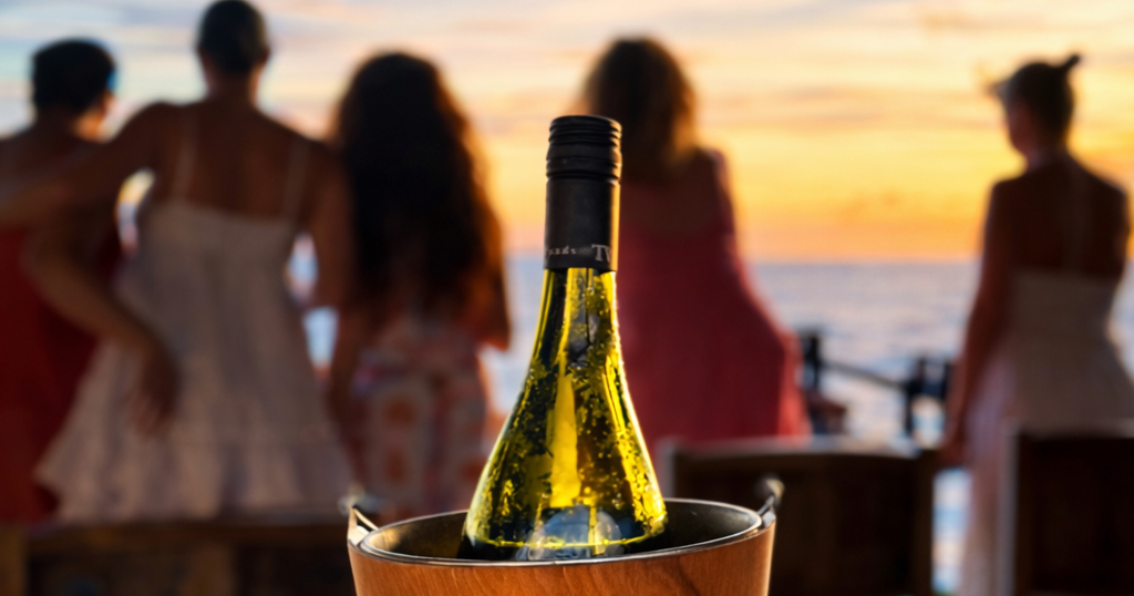Pirates Bay Balian — Sunset drinks by the sea