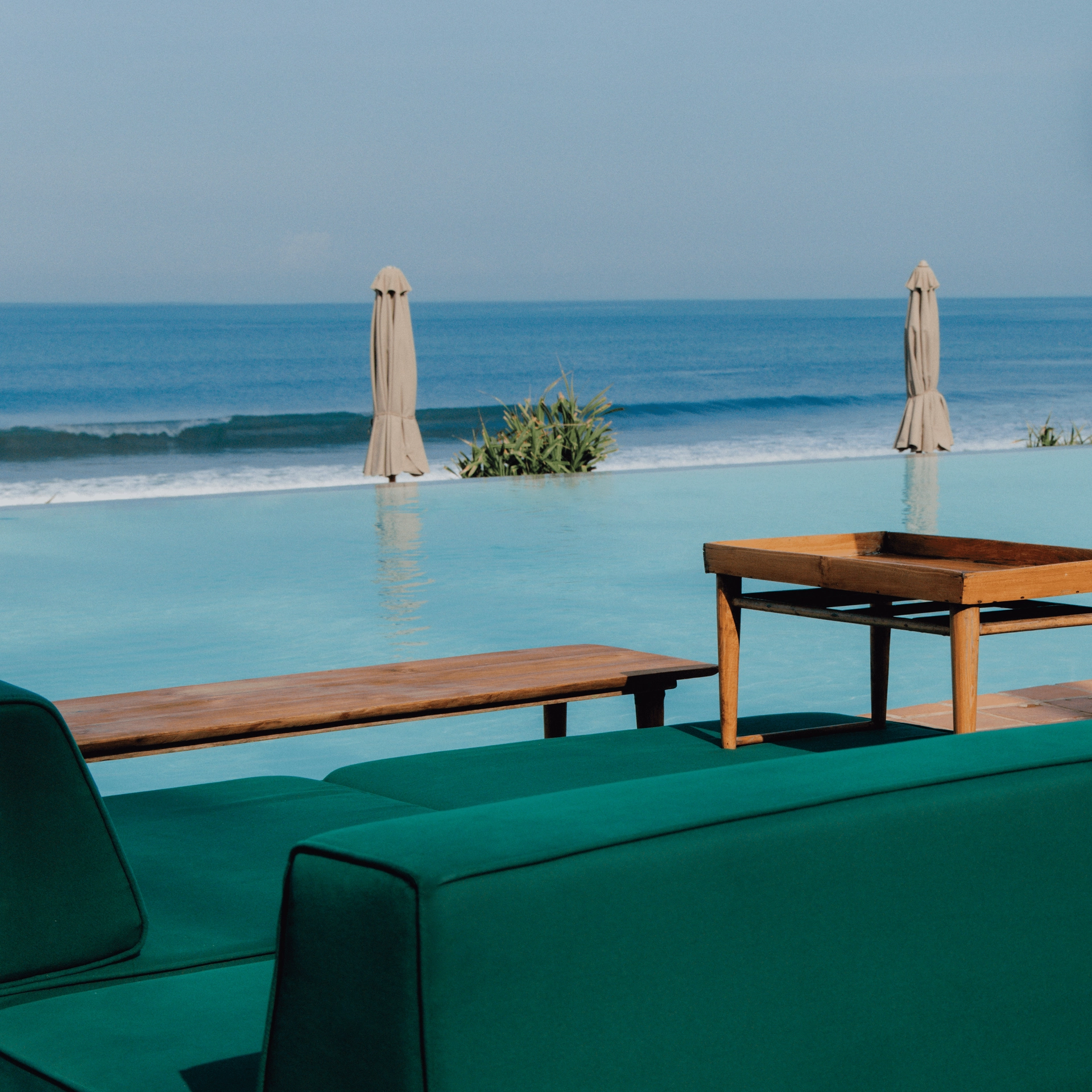 Poolside Daybed · 5 guests