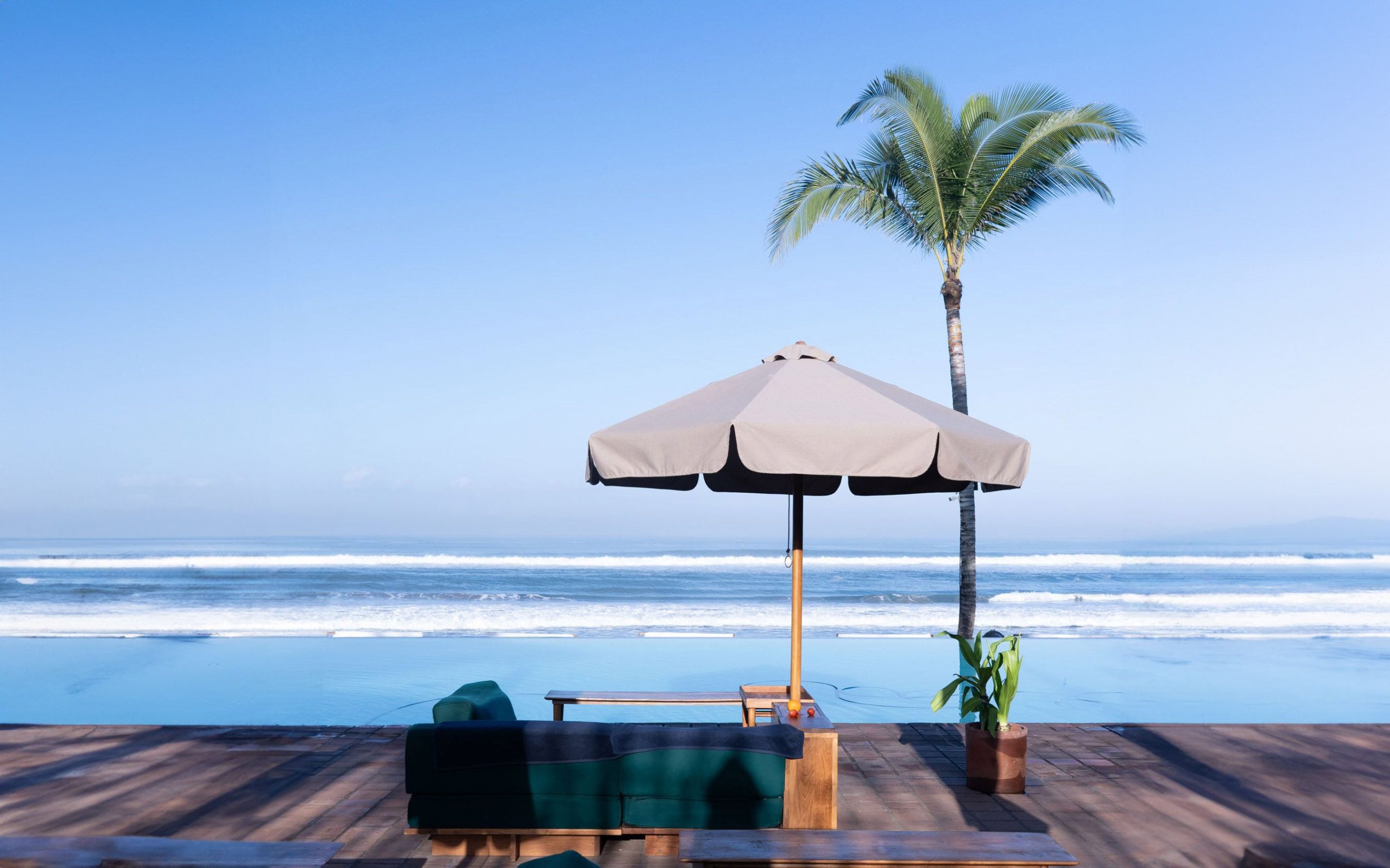 Panoramic Seating Area