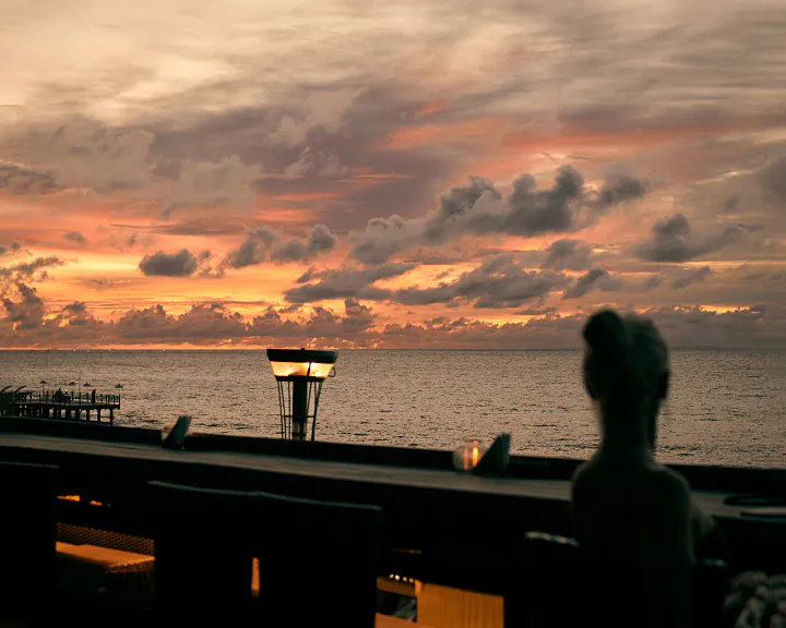 Rock Bar Bali — Bar dalam cahaya senja