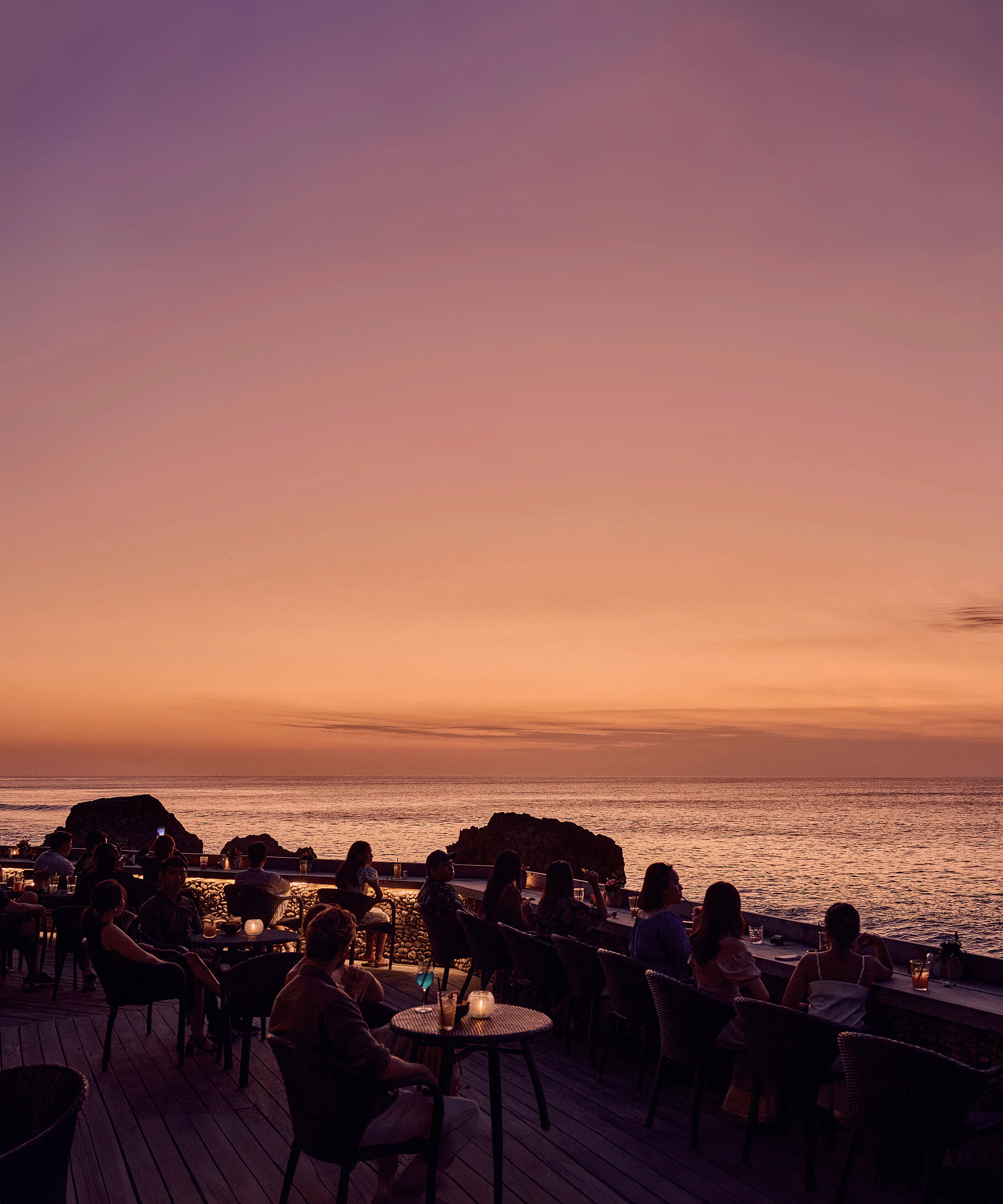 Rock Bar Bali — Meja menghadap langit senja
