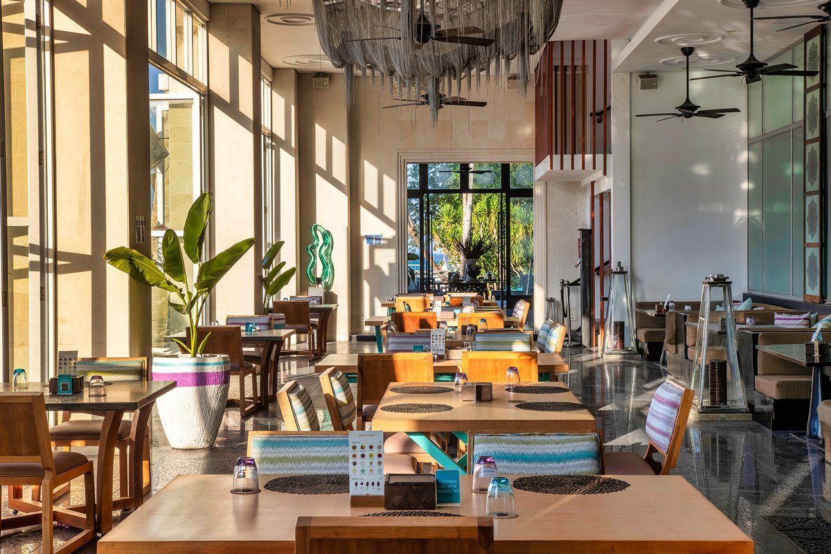 Sakala Beach Club restaurant interior and arrival atmosphere