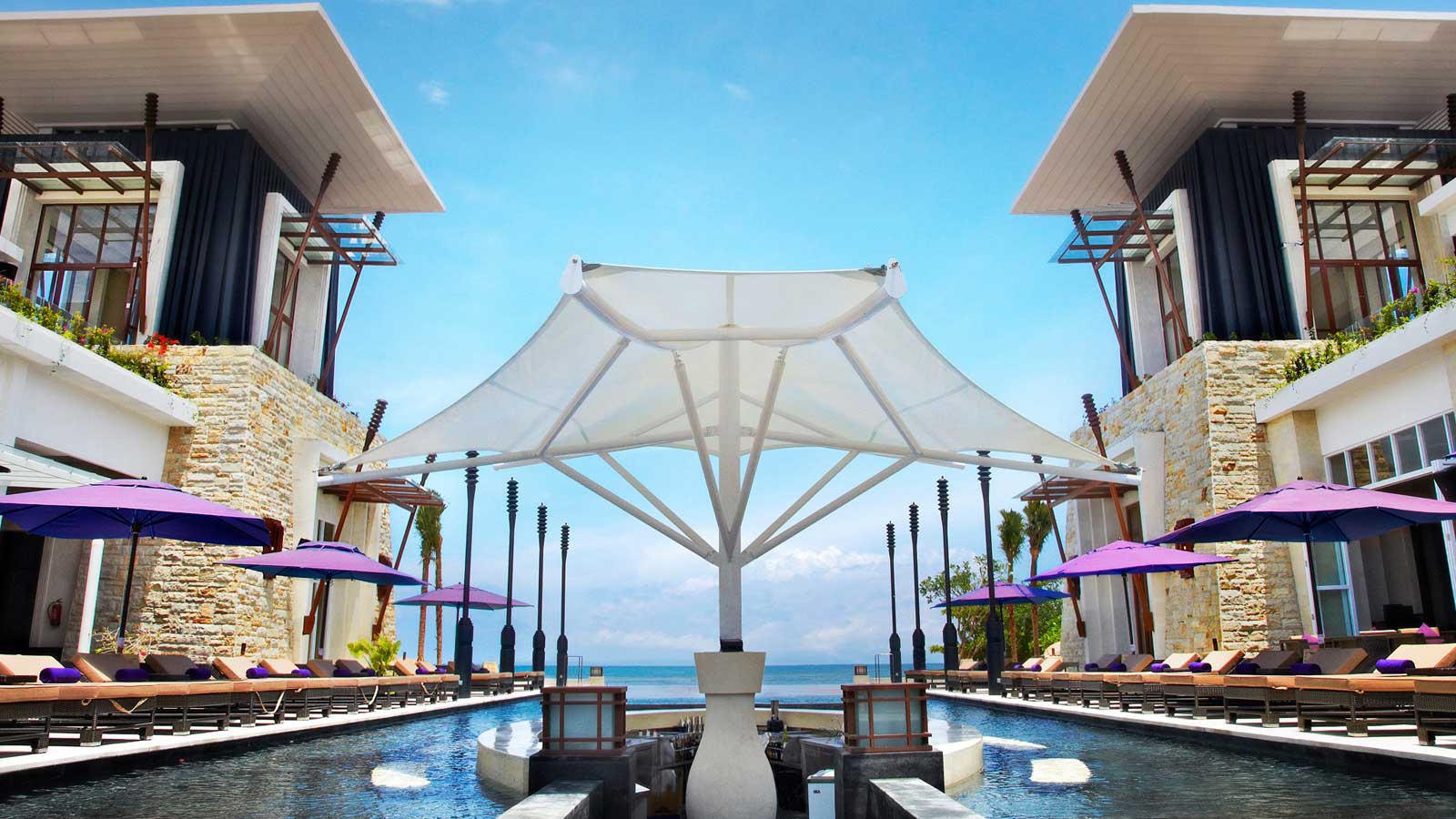 Sakala Beach Club infinity pool and pool bar