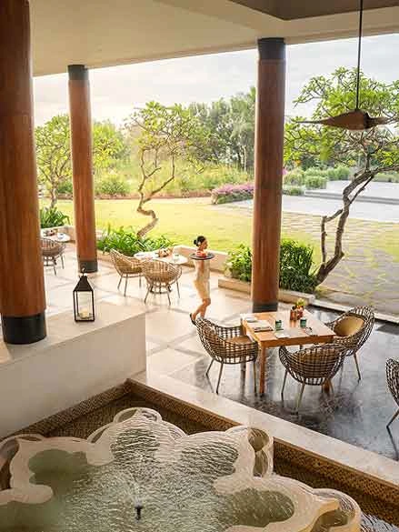 Teras menghadap taman